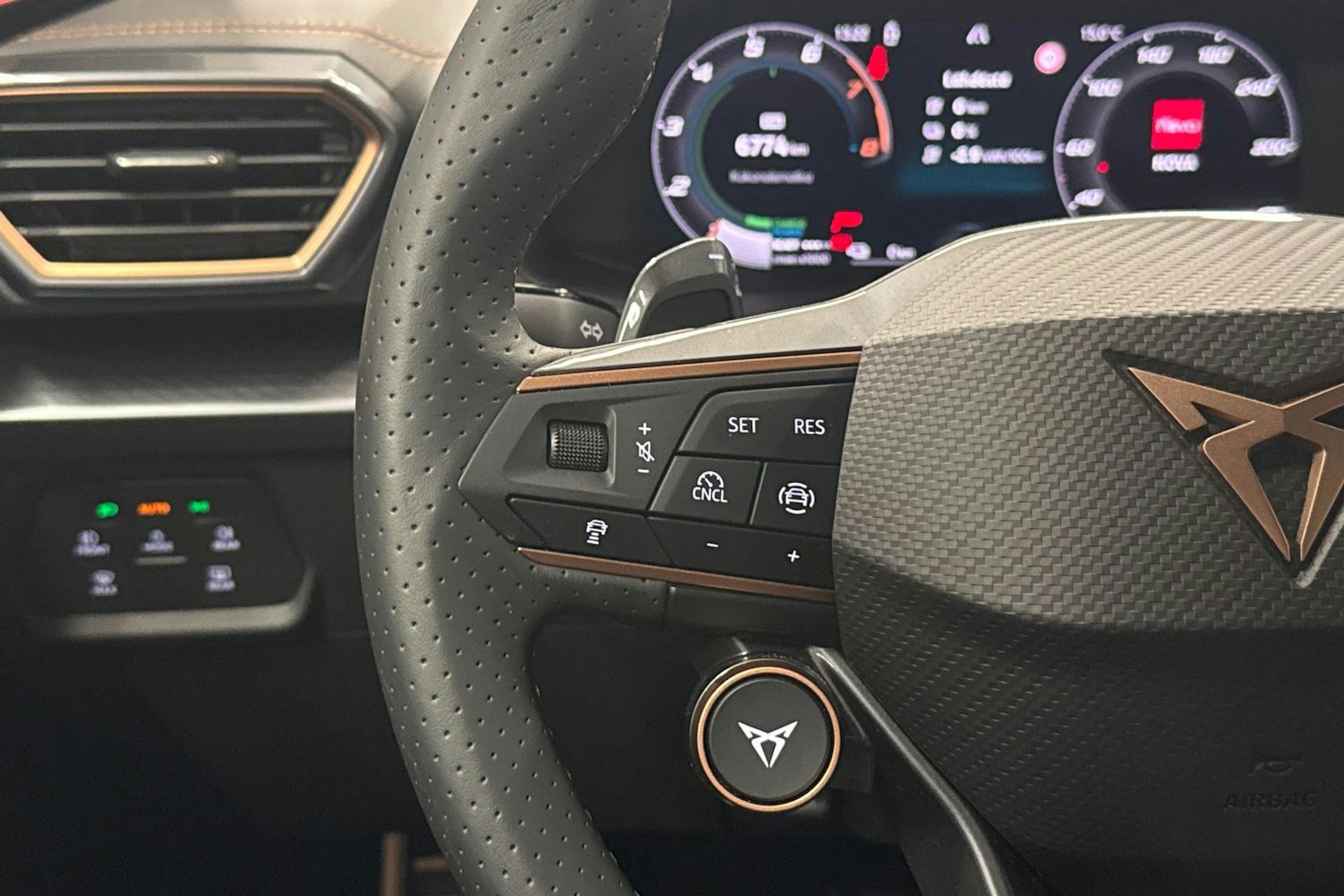 musta CUPRA Formentor 2025 kuva 10.