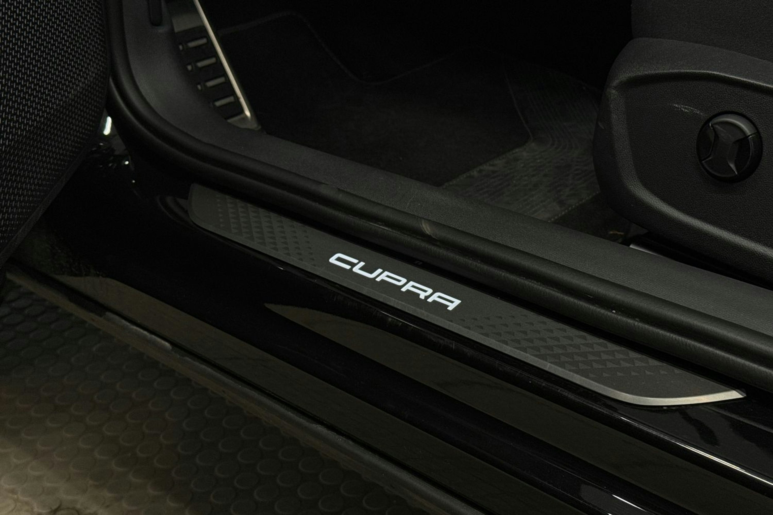 musta CUPRA Formentor 2025 kuva 32.