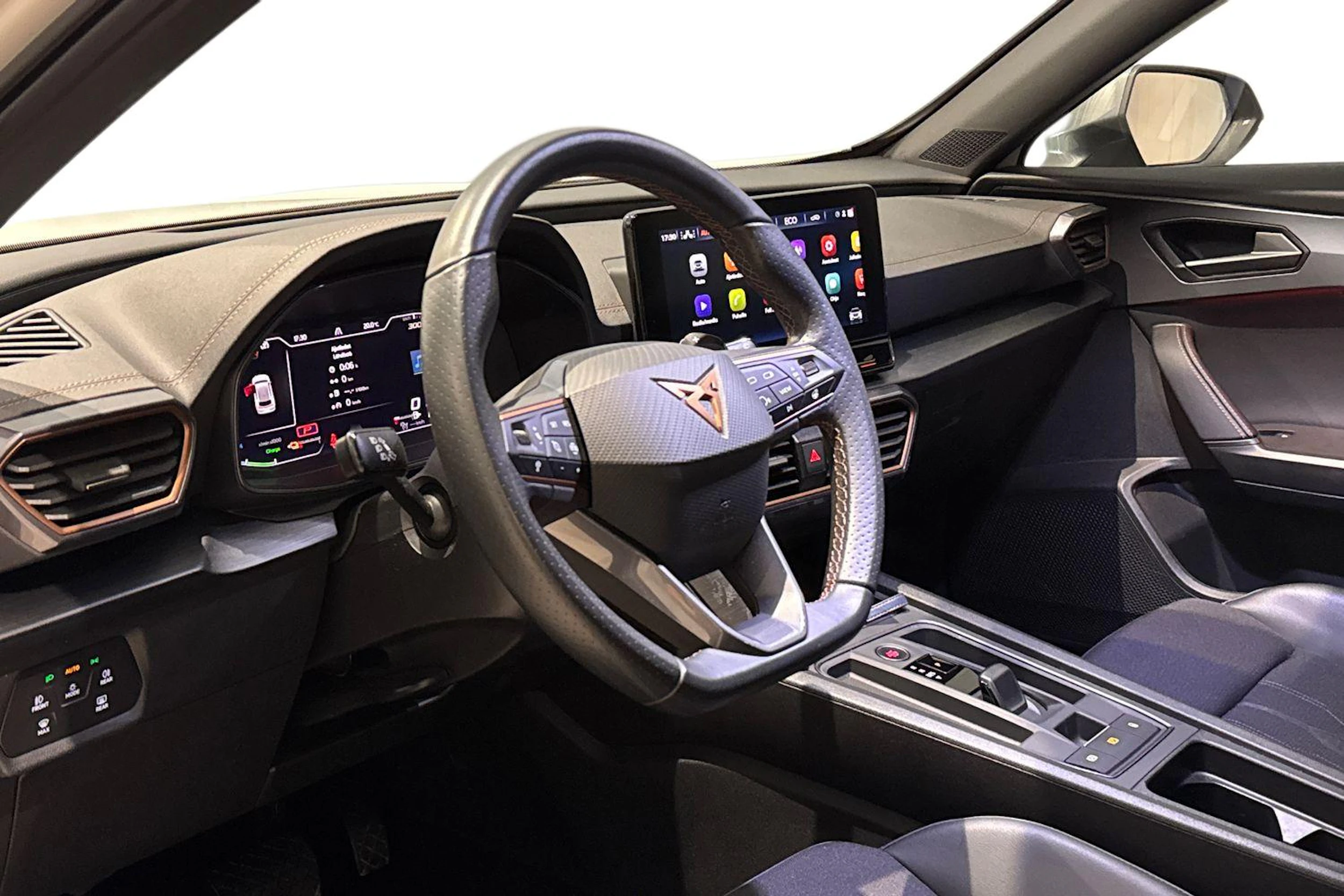 valkoinen CUPRA Formentor 2024 kuva 6.