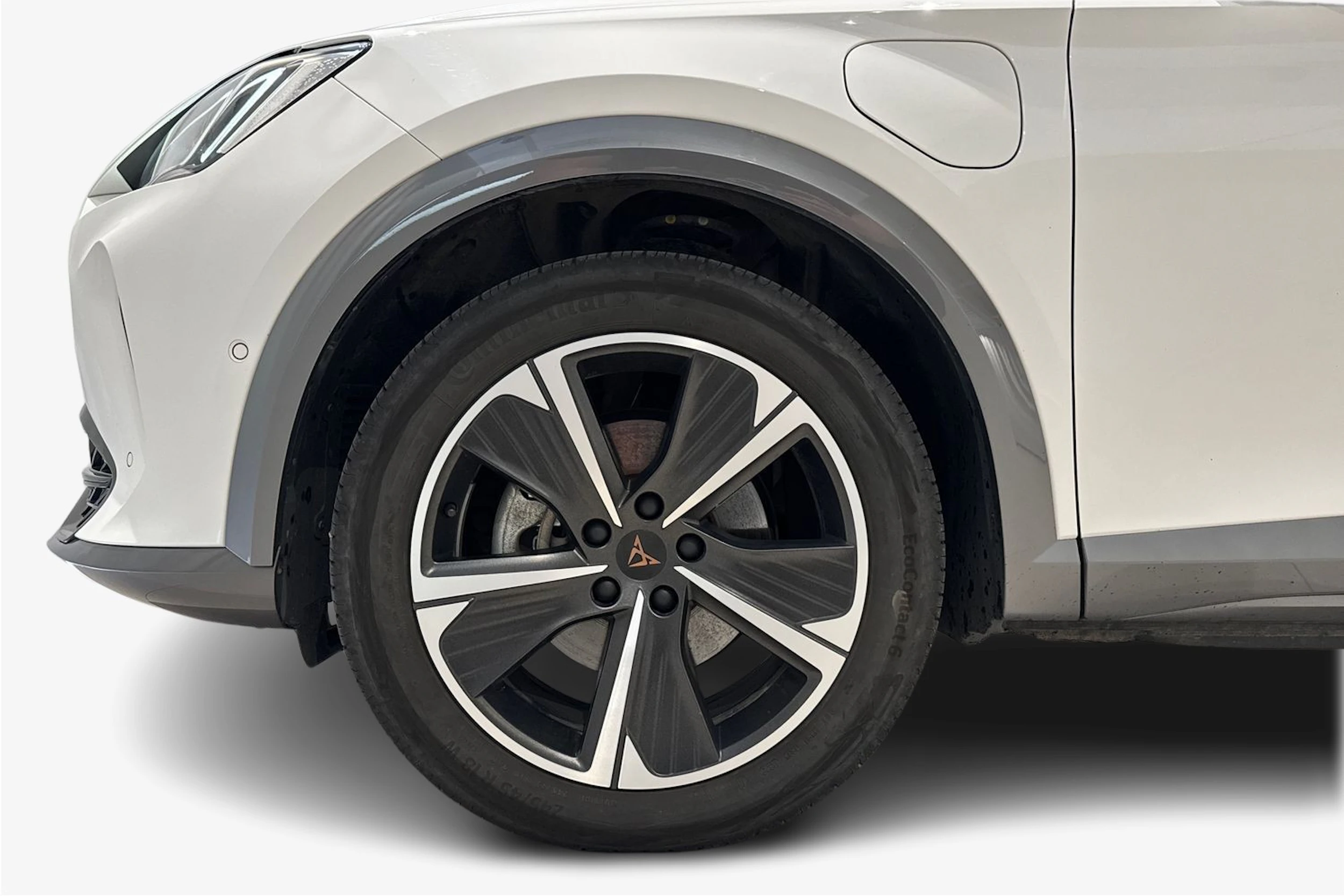 valkoinen CUPRA Formentor 2024 kuva 9.