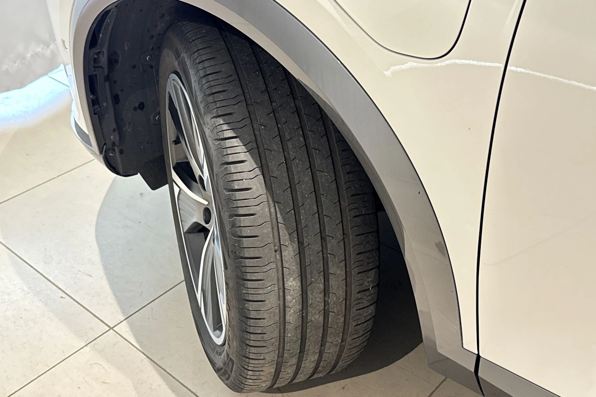 valkoinen CUPRA Formentor 2024 kuva 10.