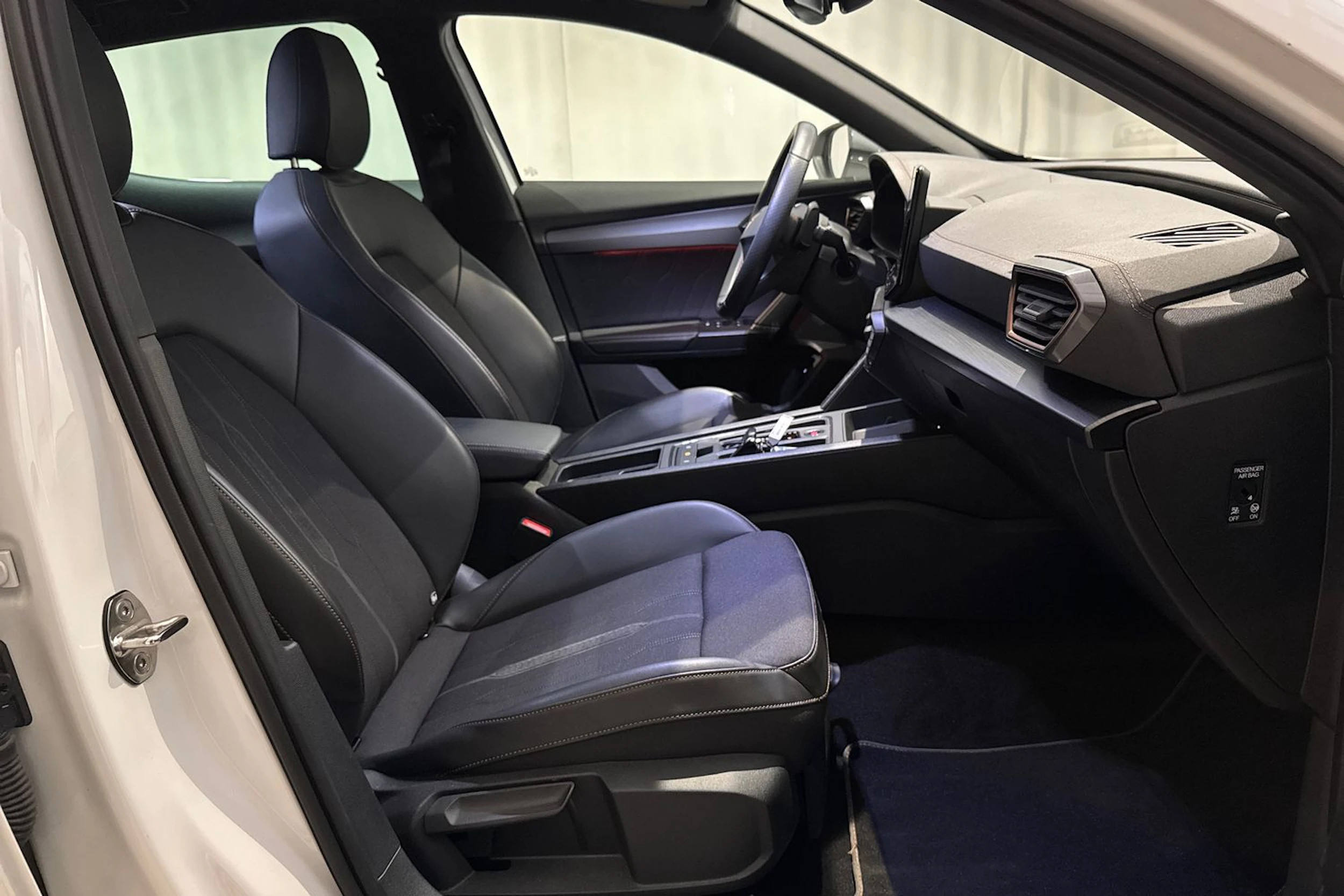 valkoinen CUPRA Formentor 2024 kuva 14.