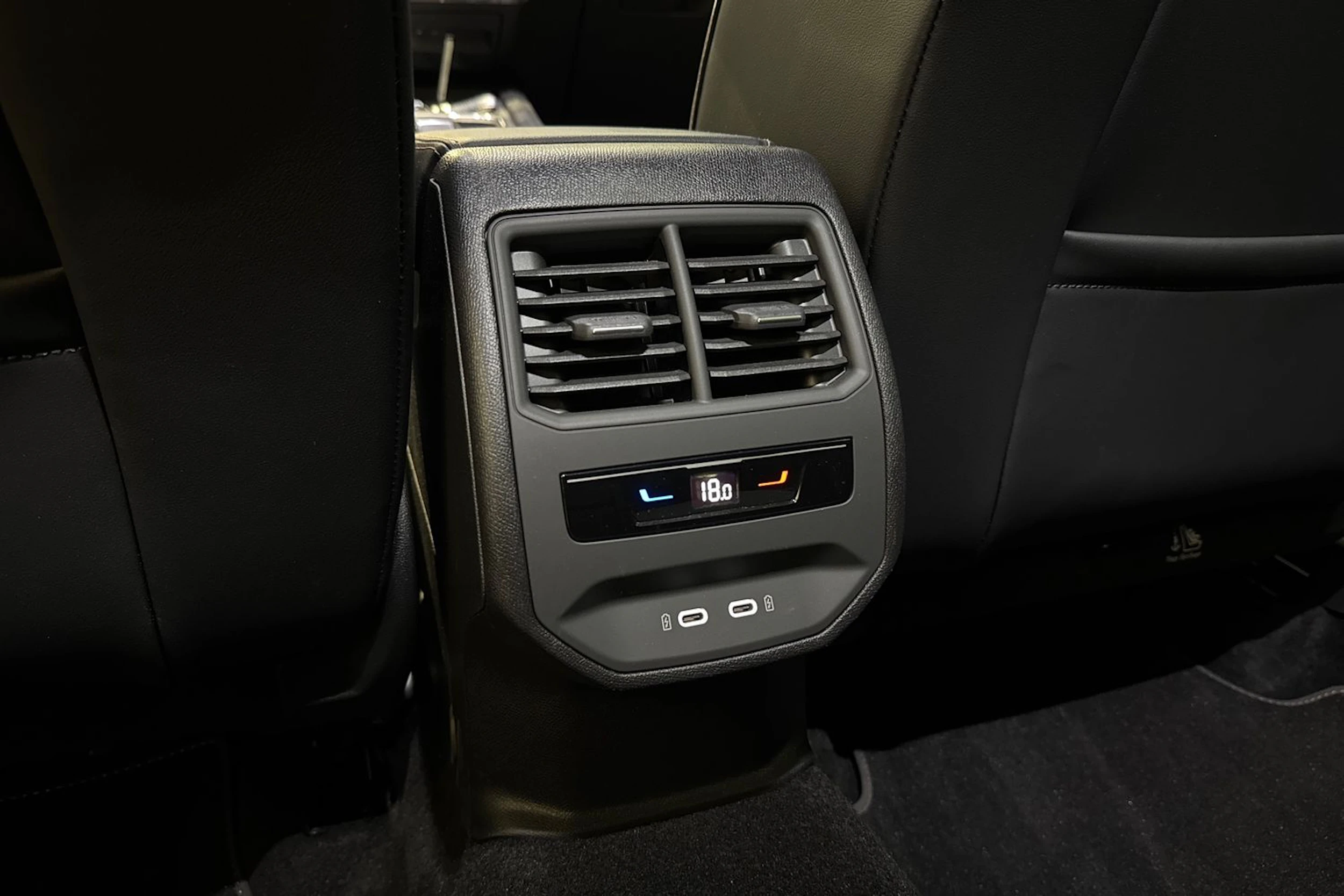 valkoinen CUPRA Formentor 2024 kuva 15.