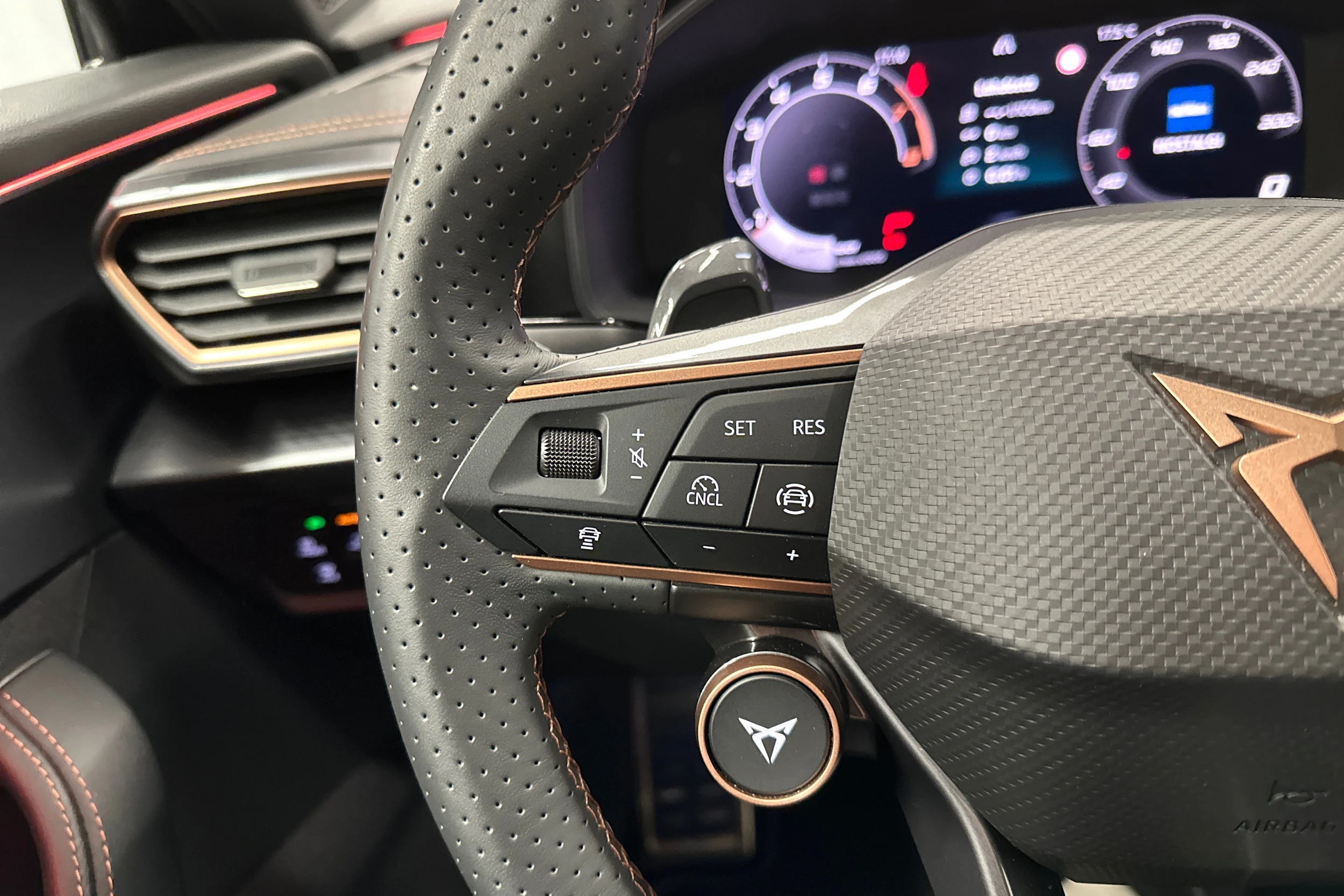 musta CUPRA Formentor 2025 kuva 15.