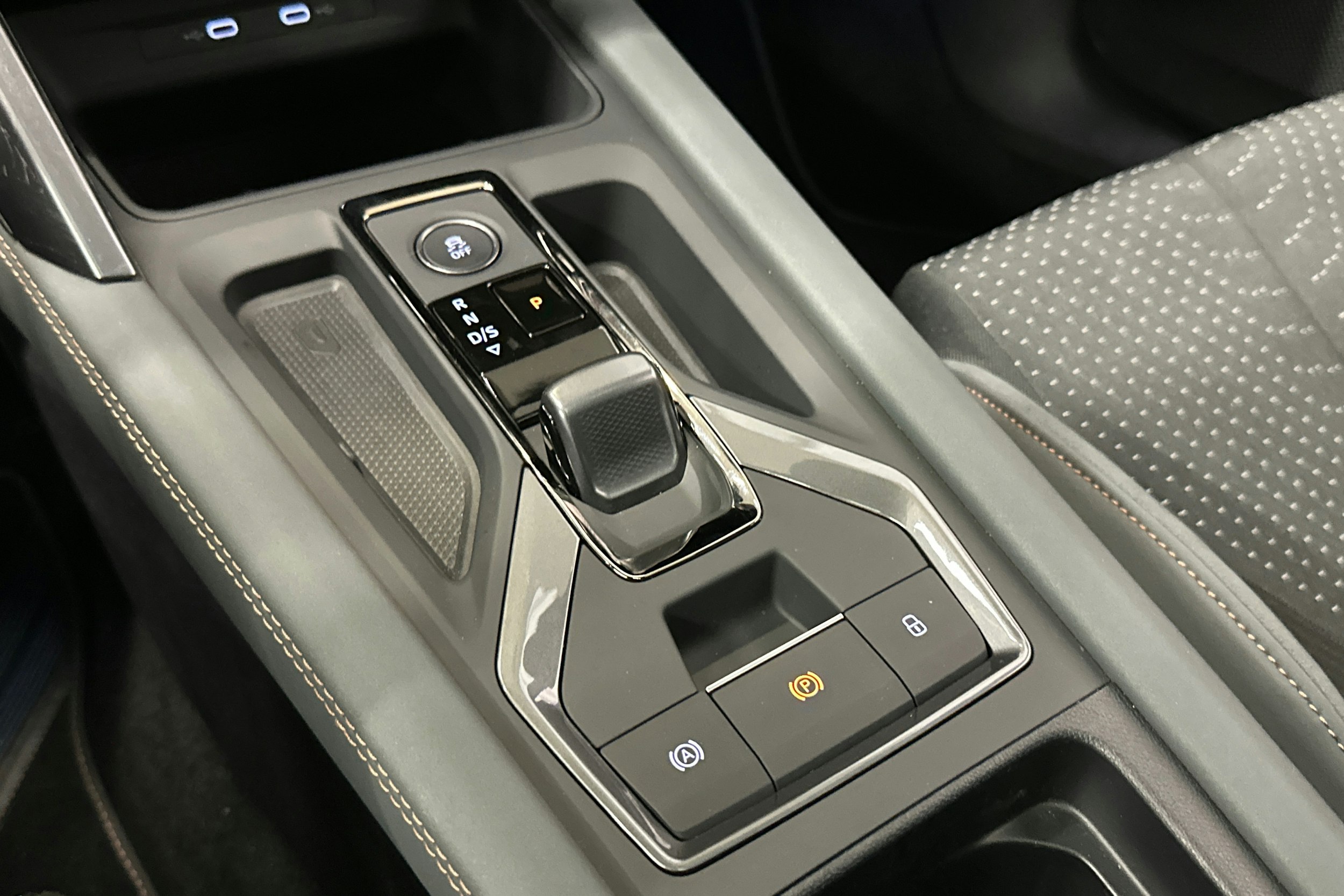 met. musta CUPRA Formentor 2025 kuva 25.