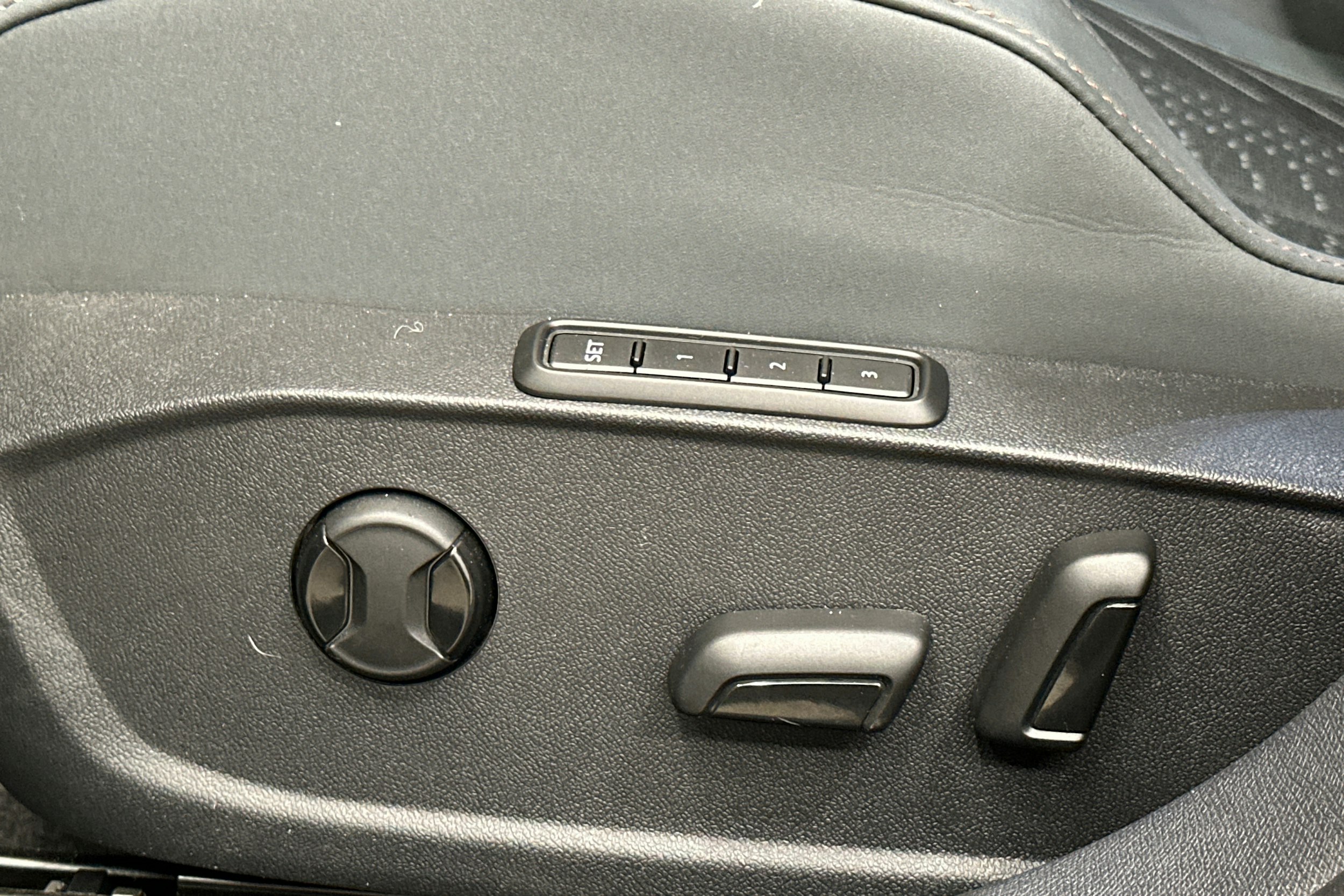 met. musta CUPRA Formentor 2025 kuva 28.