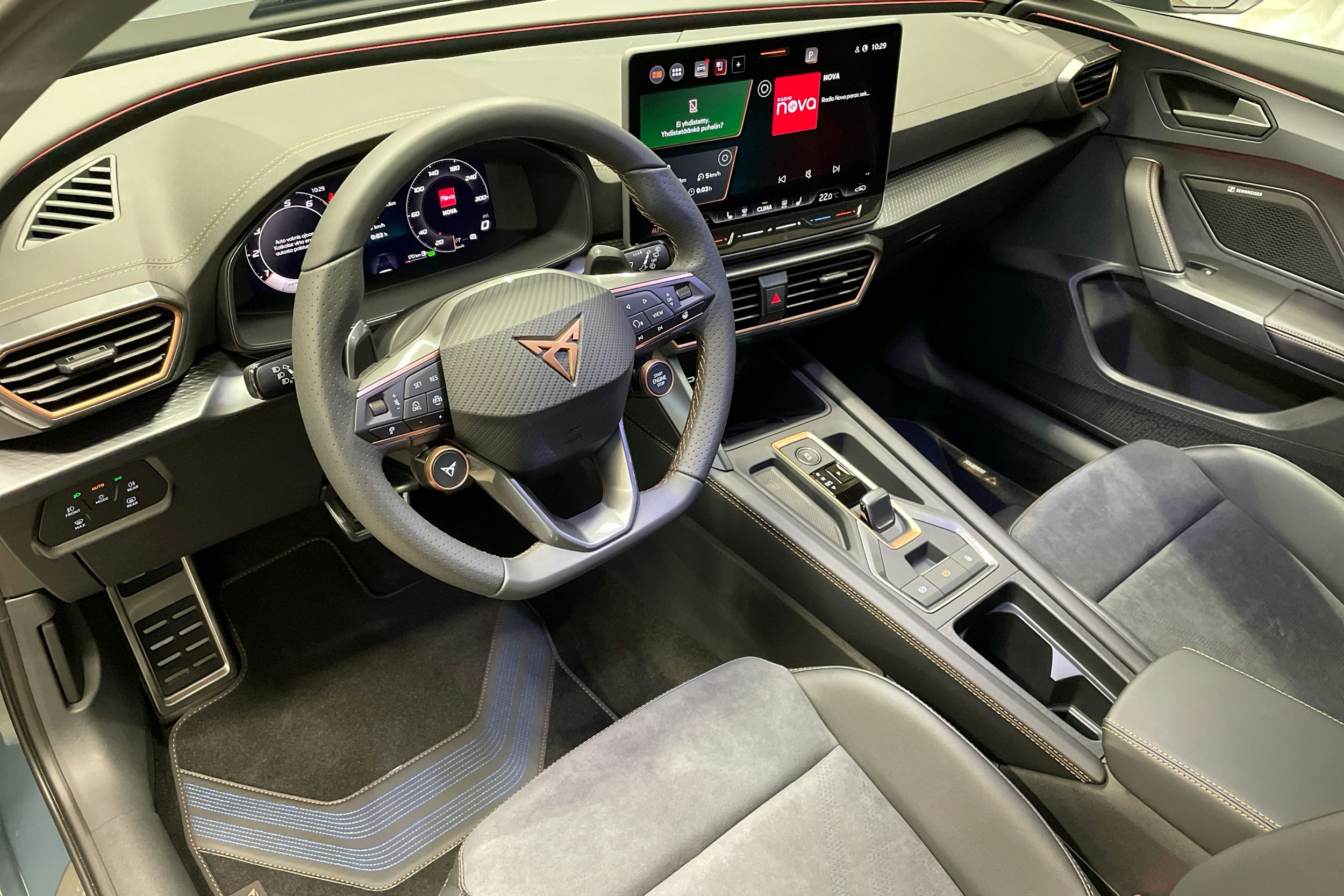 sininen CUPRA Formentor 2025 kuva 6.