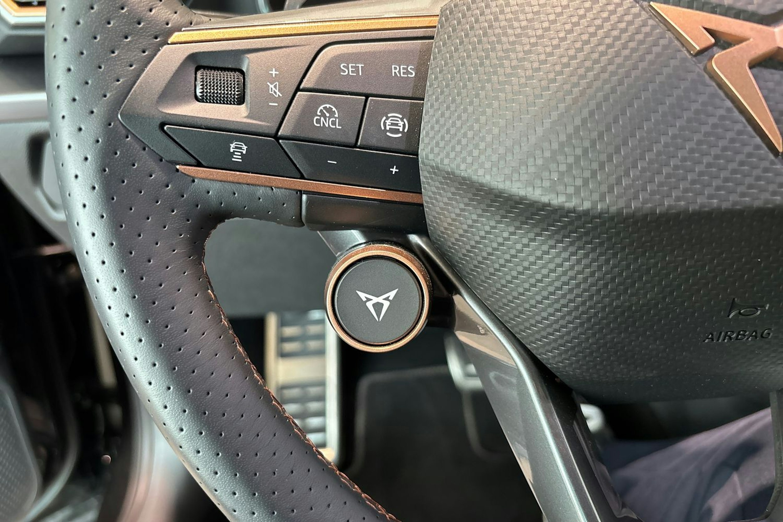Musta CUPRA Formentor 2025 kuva 13.