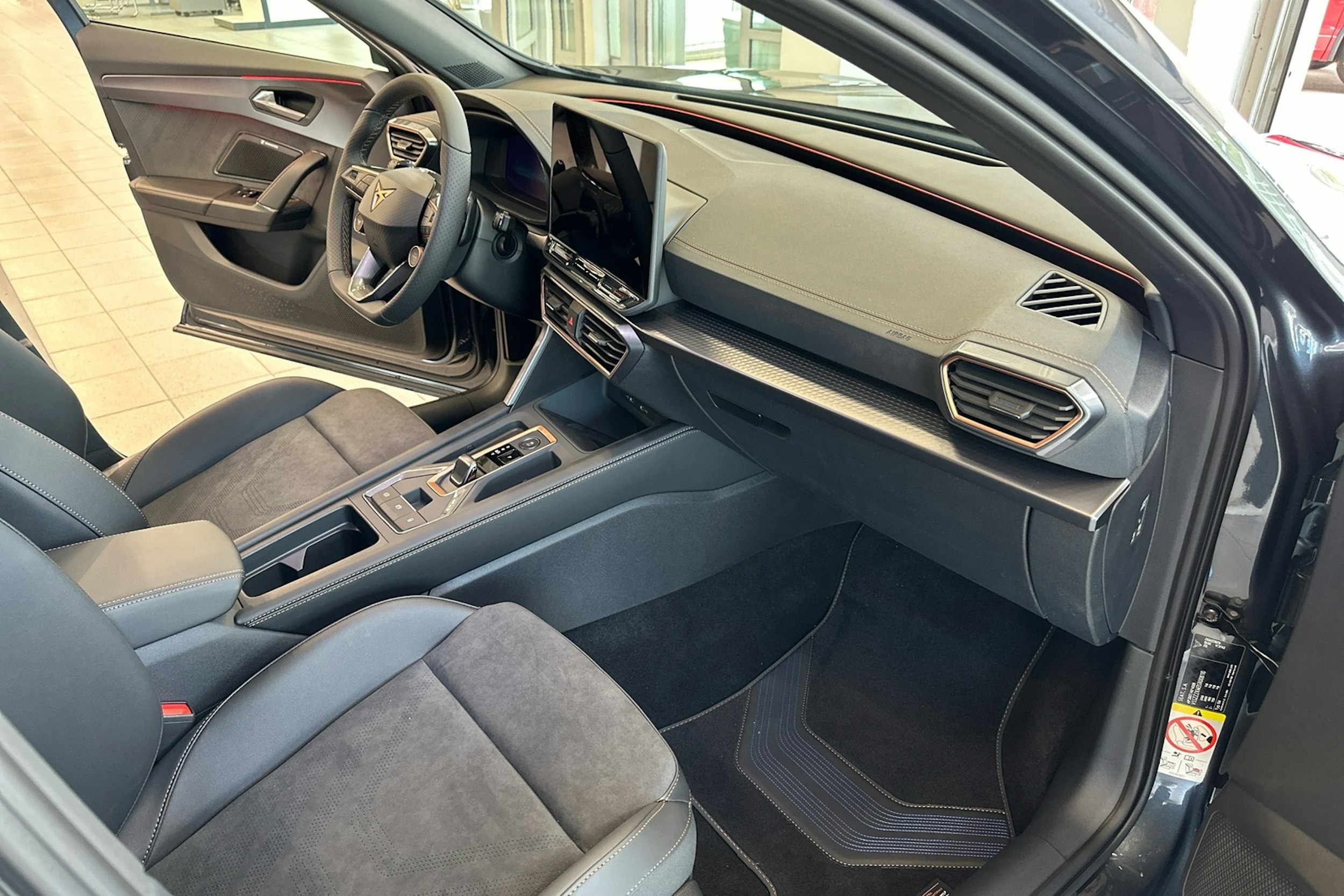 met. harmaa CUPRA Formentor 2024 kuva 16.