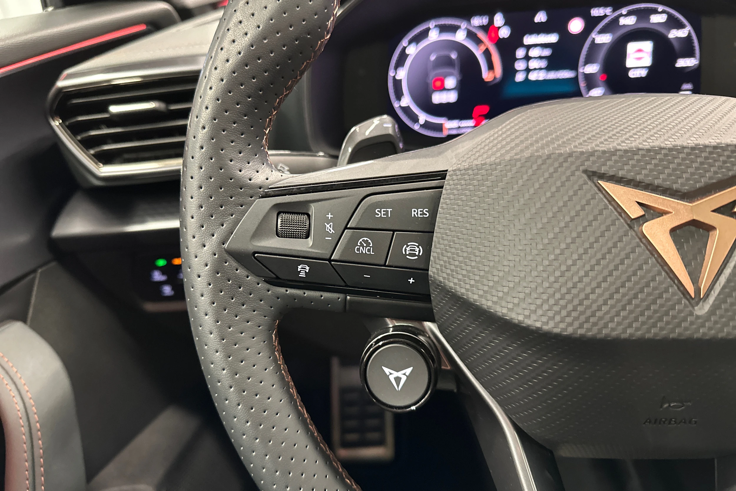 harmaa CUPRA Formentor 2025 kuva 11.