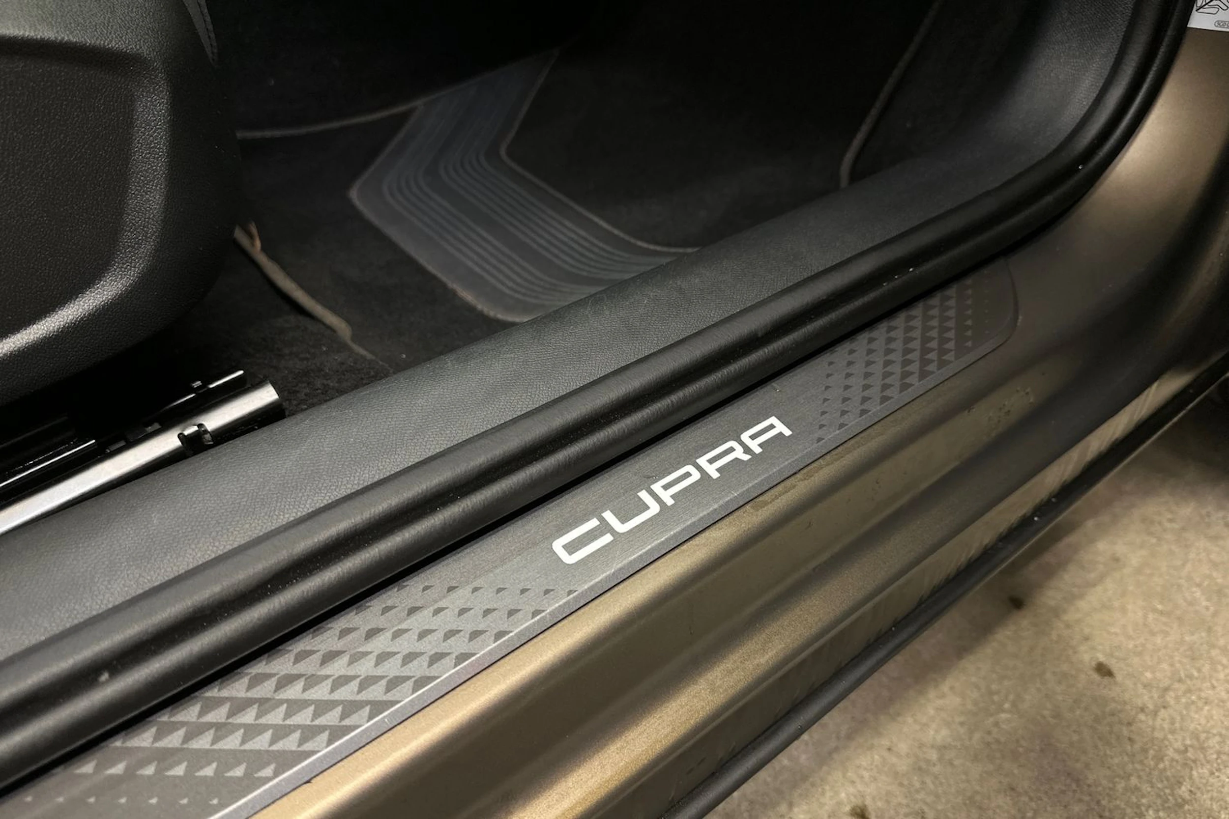 ruskea (beige) CUPRA Formentor 2025 kuva 13.