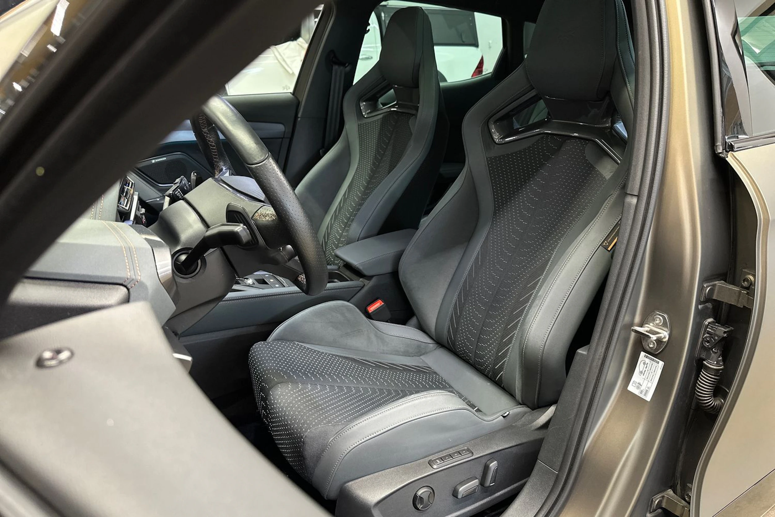 ruskea (beige) CUPRA Formentor 2025 kuva 14.