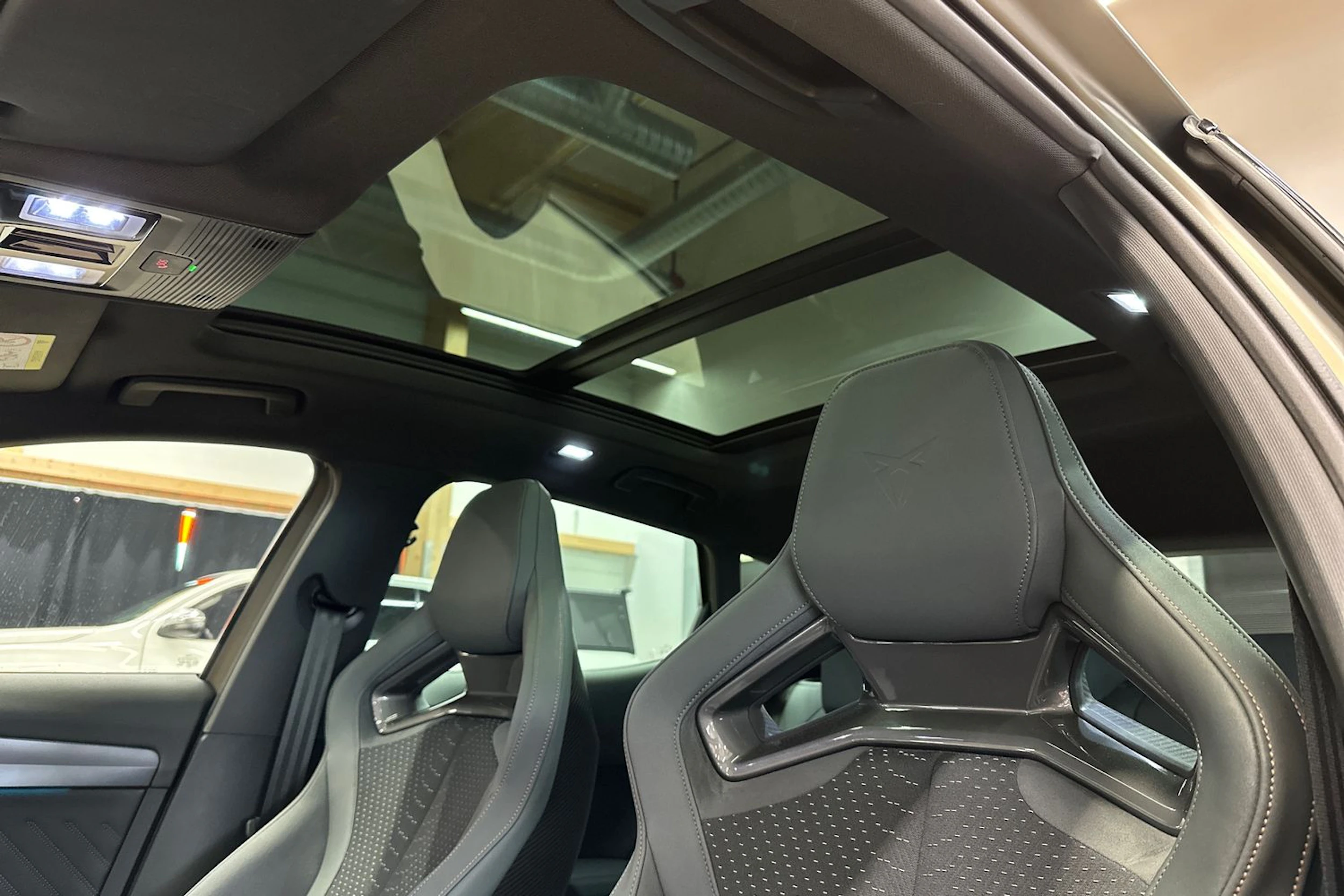 ruskea (beige) CUPRA Formentor 2025 kuva 17.