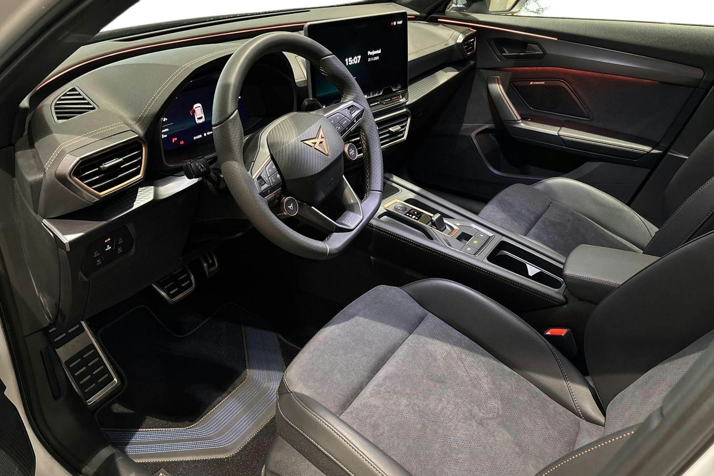 valkoinen CUPRA Formentor 2025 kuva 6.