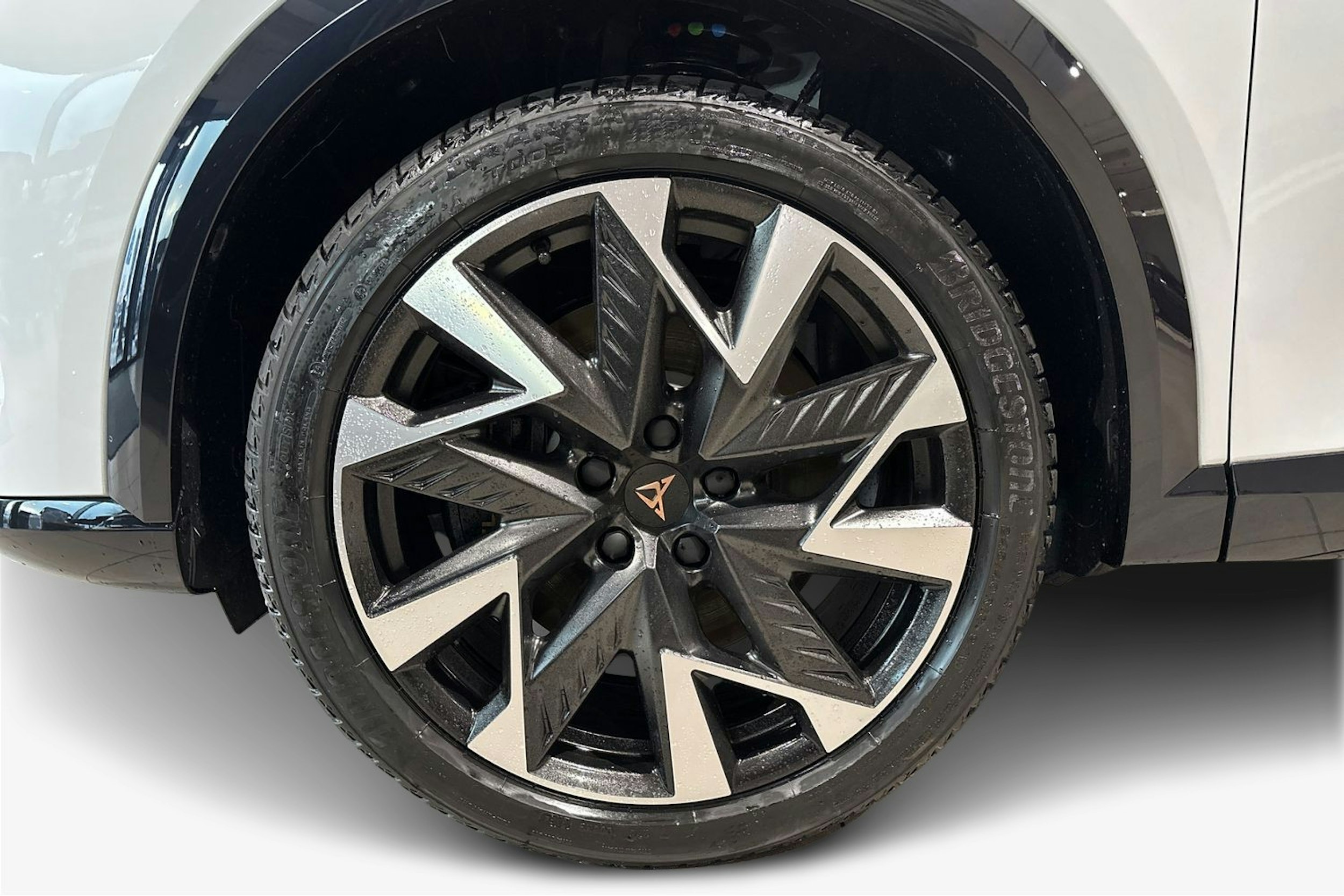 valkoinen CUPRA Formentor 2025 kuva 9.