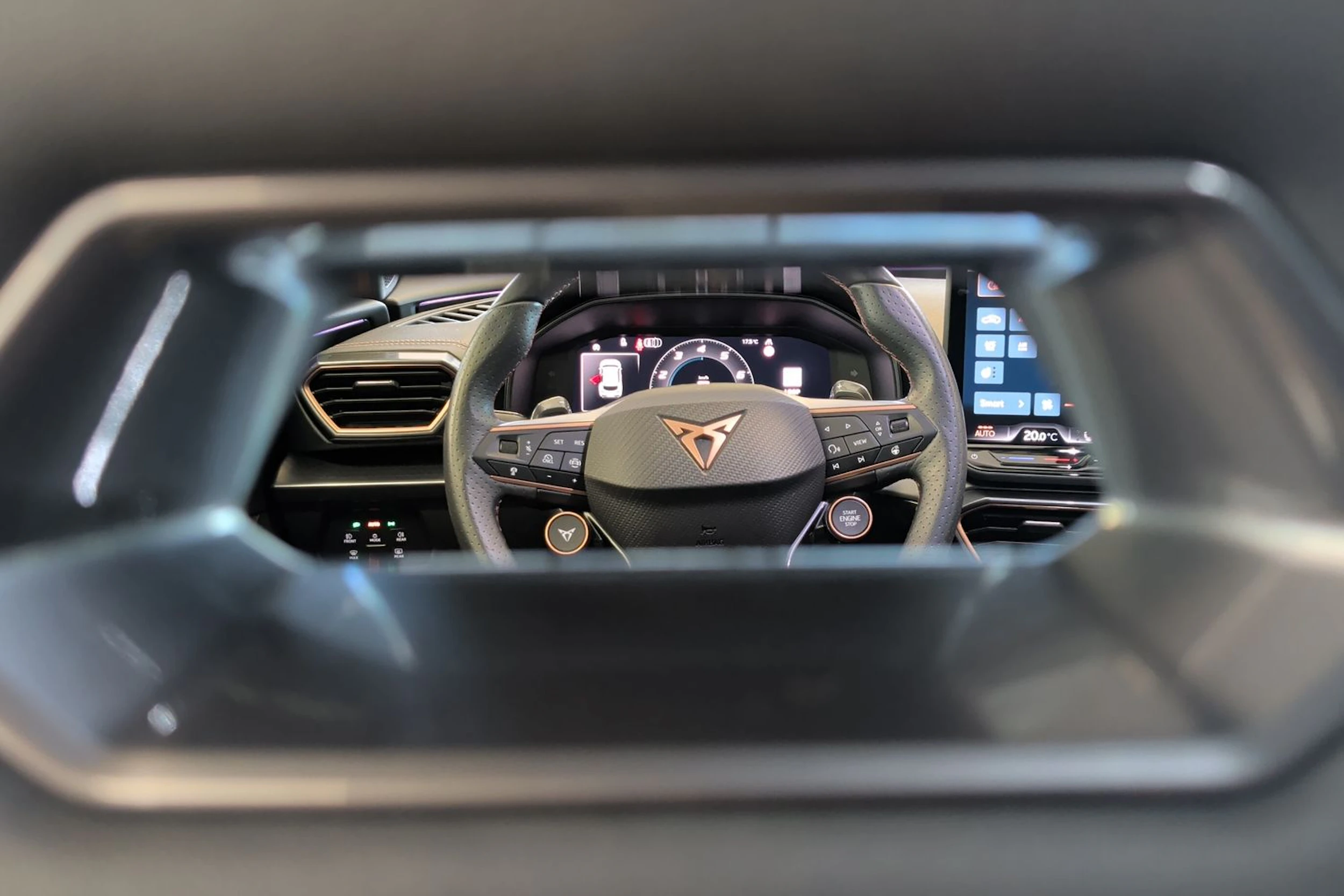 valkoinen CUPRA Formentor 2025 kuva 38.