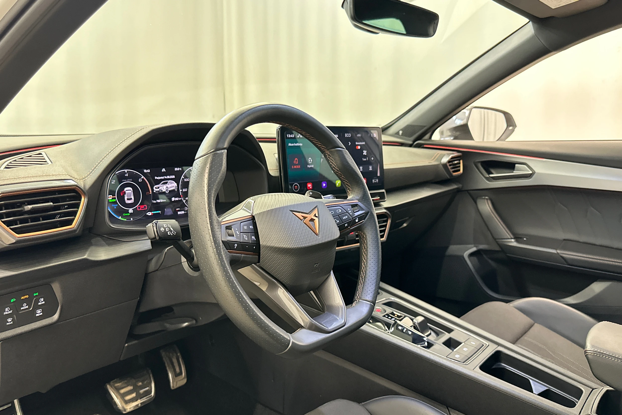 valkoinen CUPRA Formentor 2024 kuva 10.
