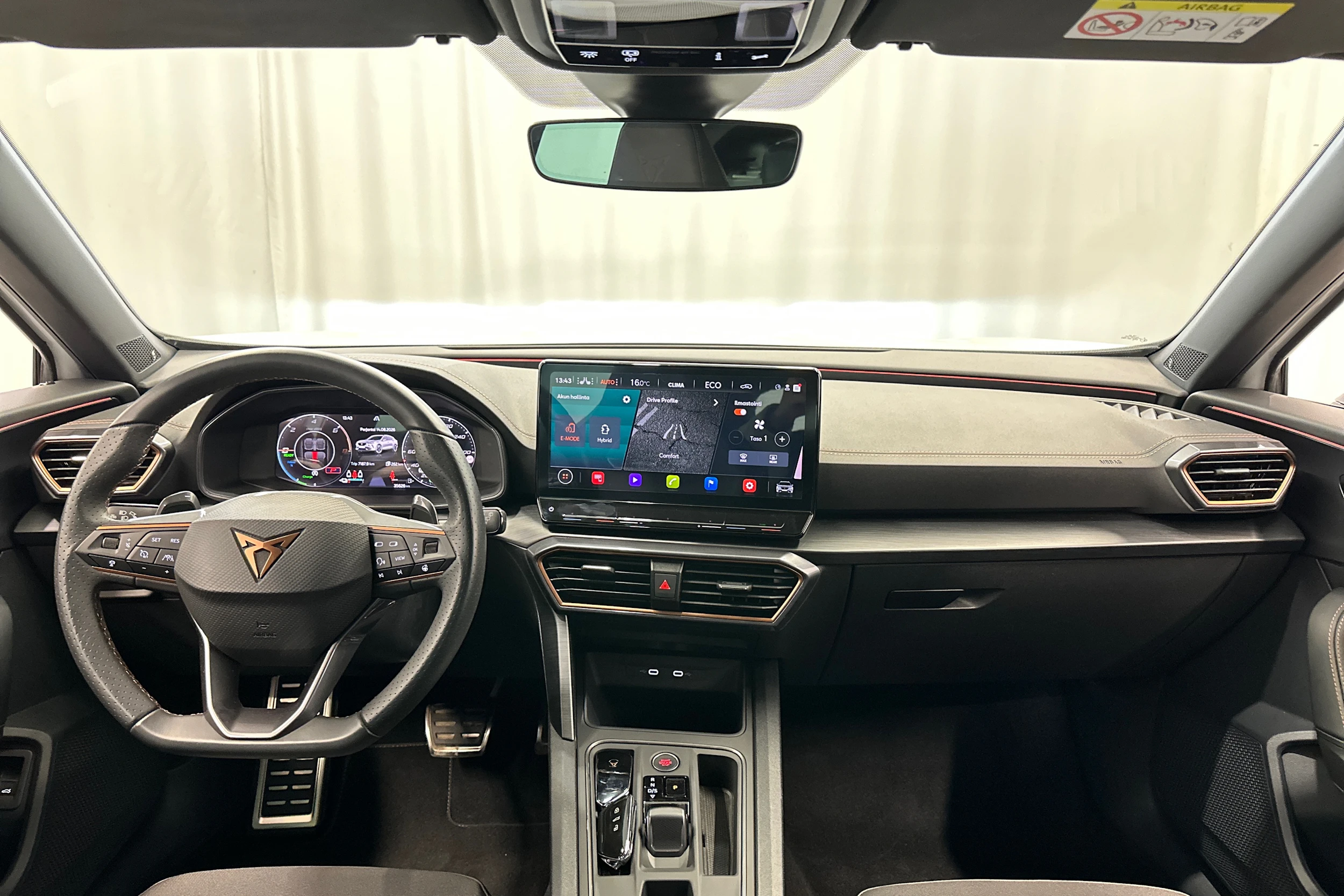 valkoinen CUPRA Formentor 2024 kuva 11.
