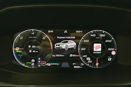 valkoinen CUPRA Formentor 2024 kuva 15.