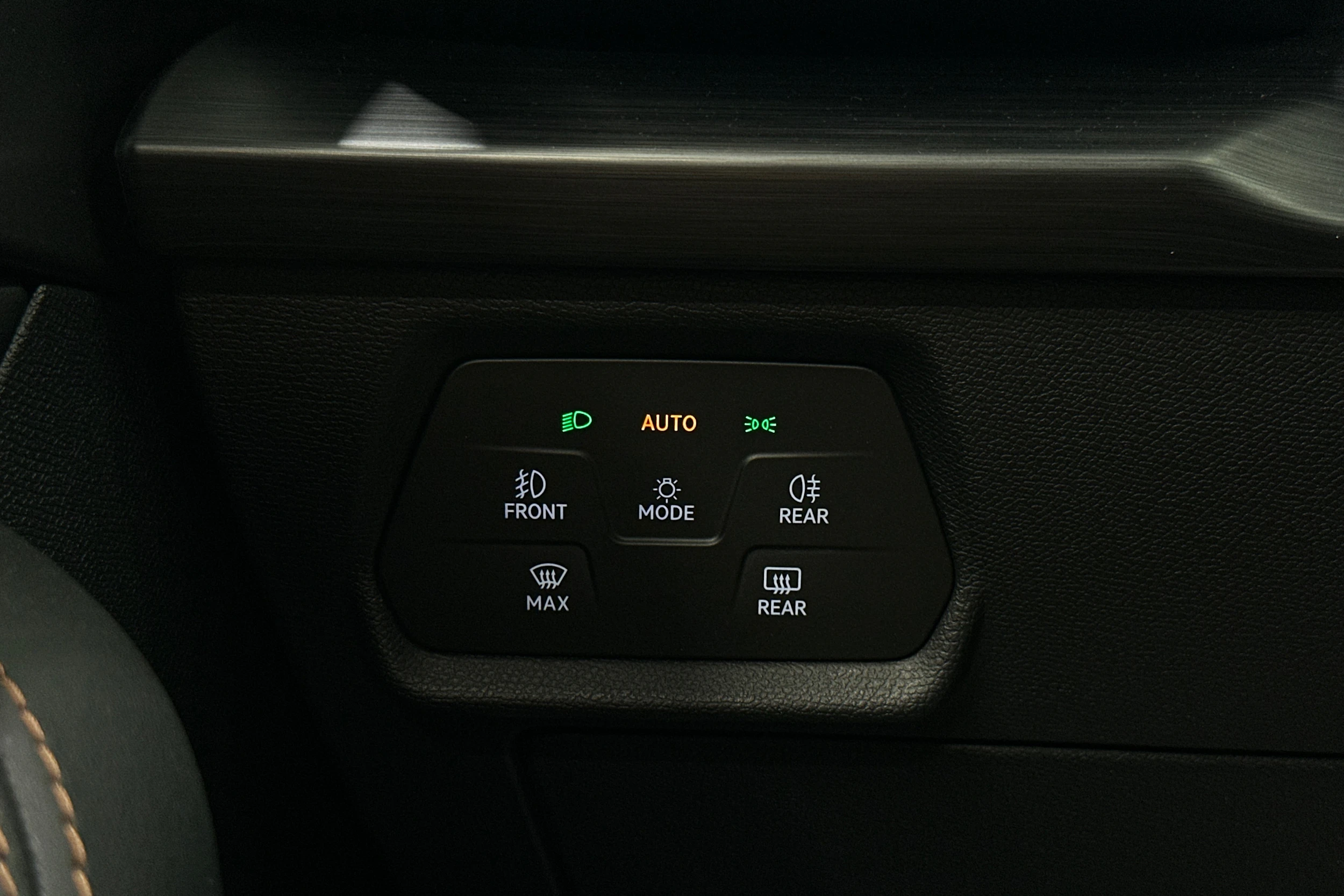 valkoinen CUPRA Formentor 2024 kuva 24.