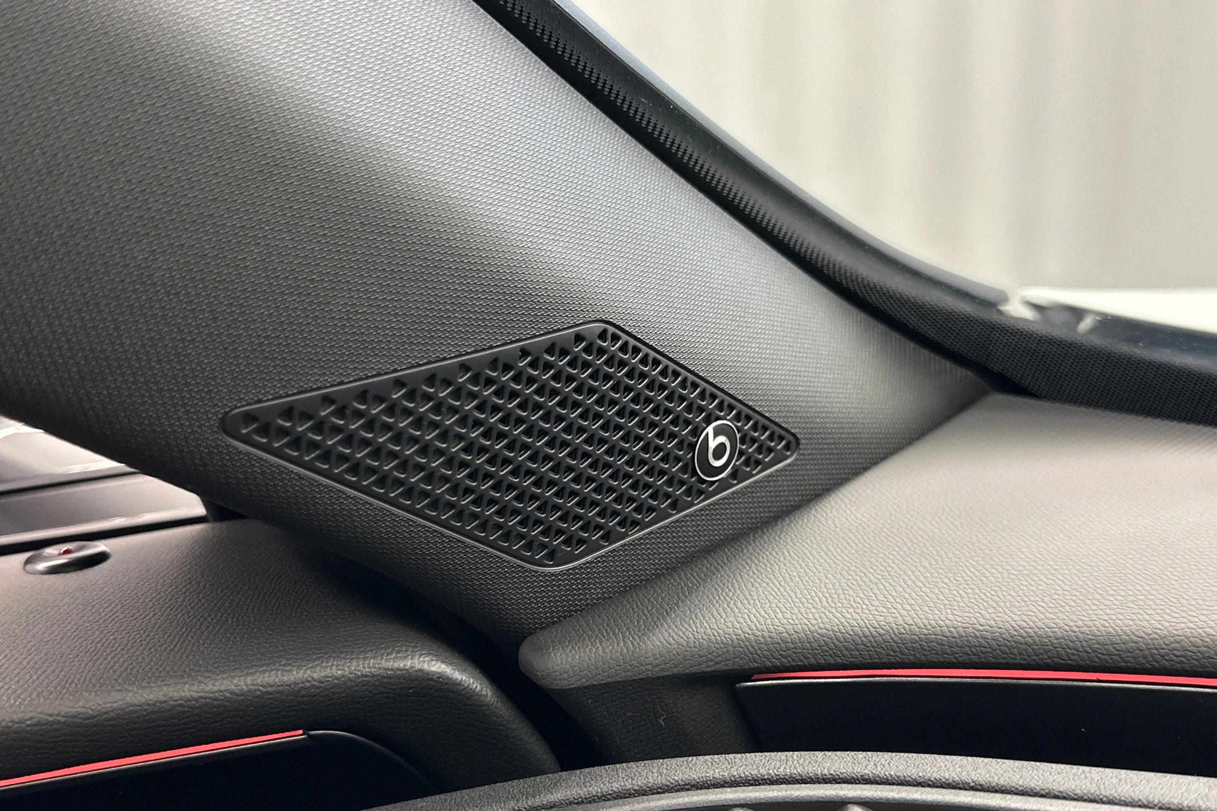 valkoinen CUPRA Formentor 2024 kuva 26.