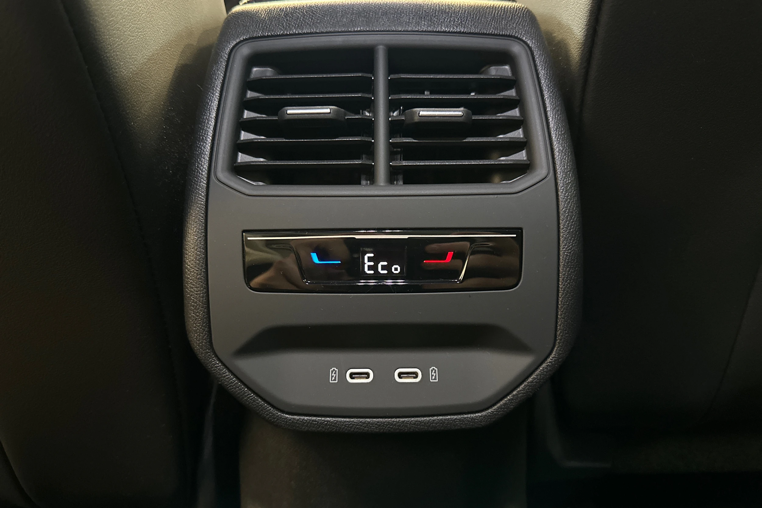 valkoinen CUPRA Formentor 2024 kuva 27.