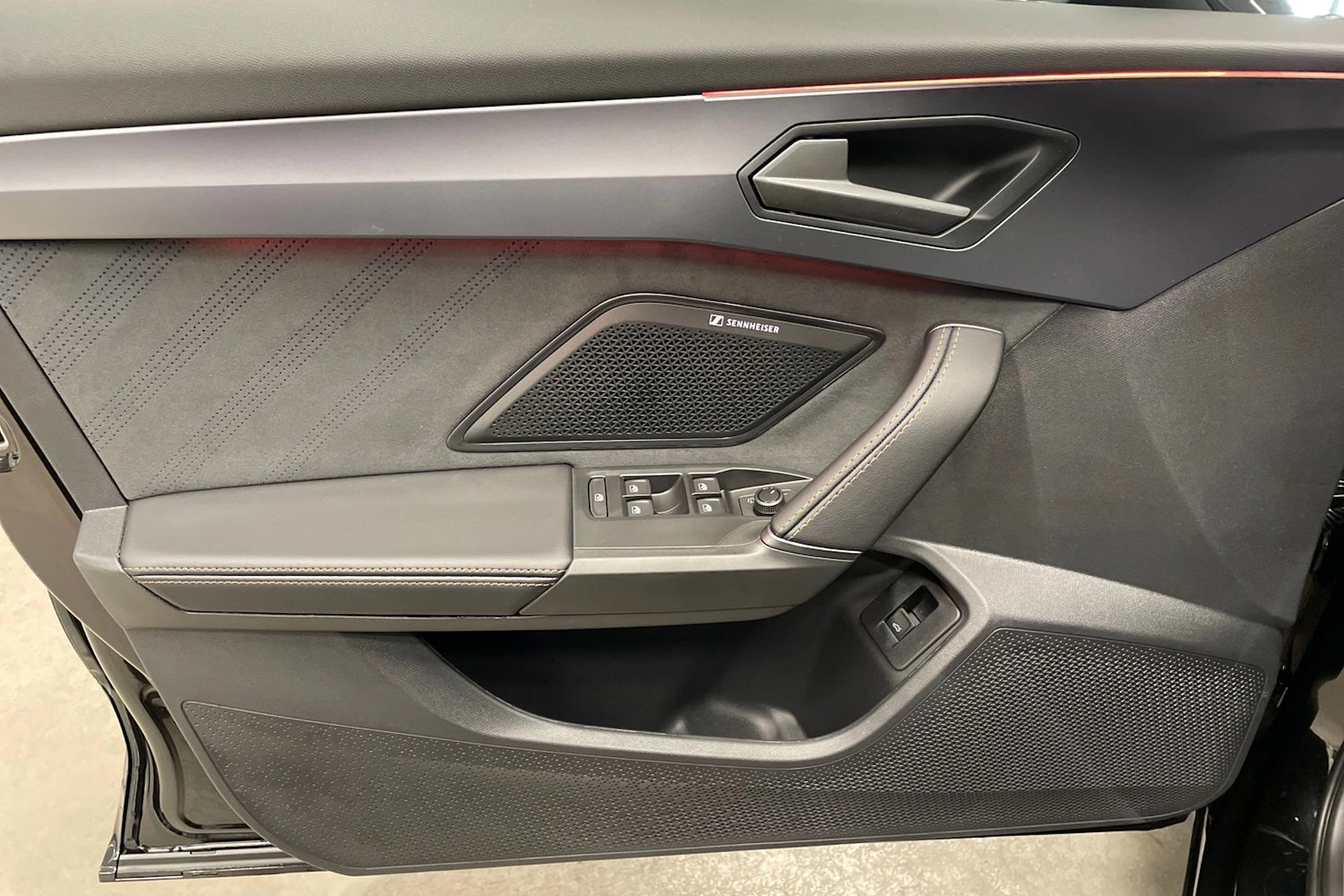 met. musta CUPRA Formentor 2026 kuva 15.