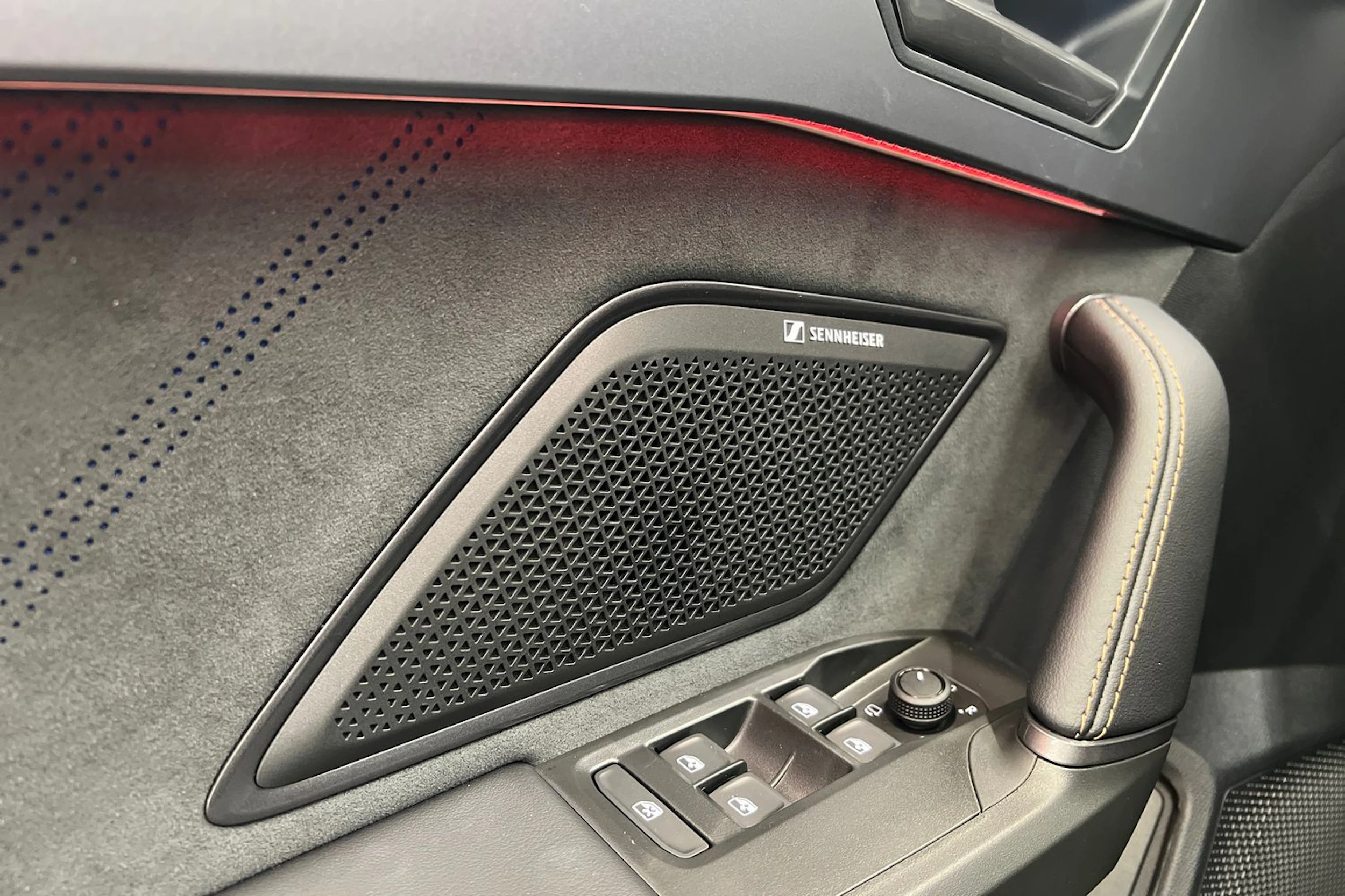met. musta CUPRA Formentor 2026 kuva 13.