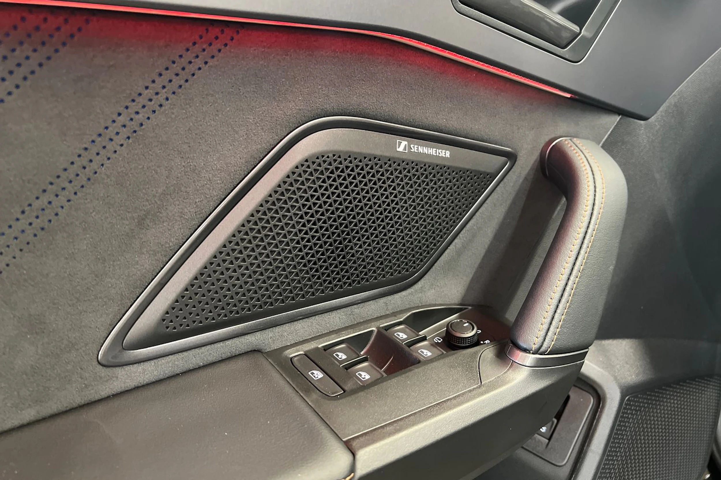 met. musta CUPRA Formentor 2026 kuva 12.