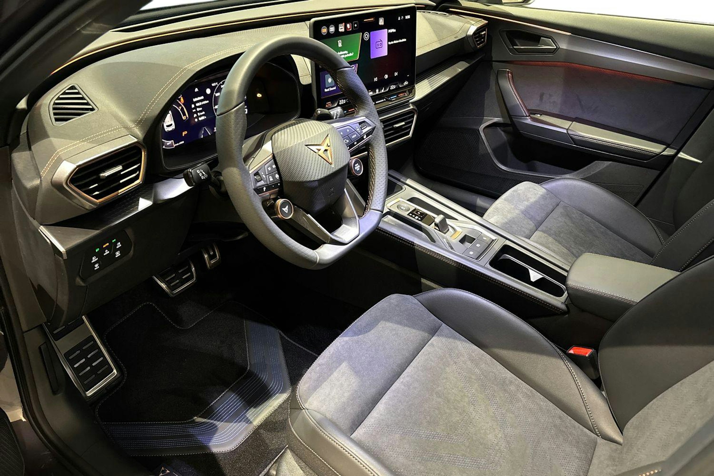 harmaa CUPRA Formentor 2026 kuva 6.