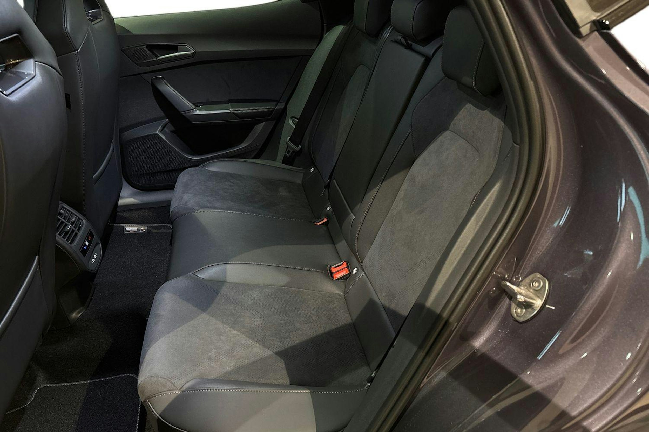 harmaa CUPRA Formentor 2026 kuva 8.