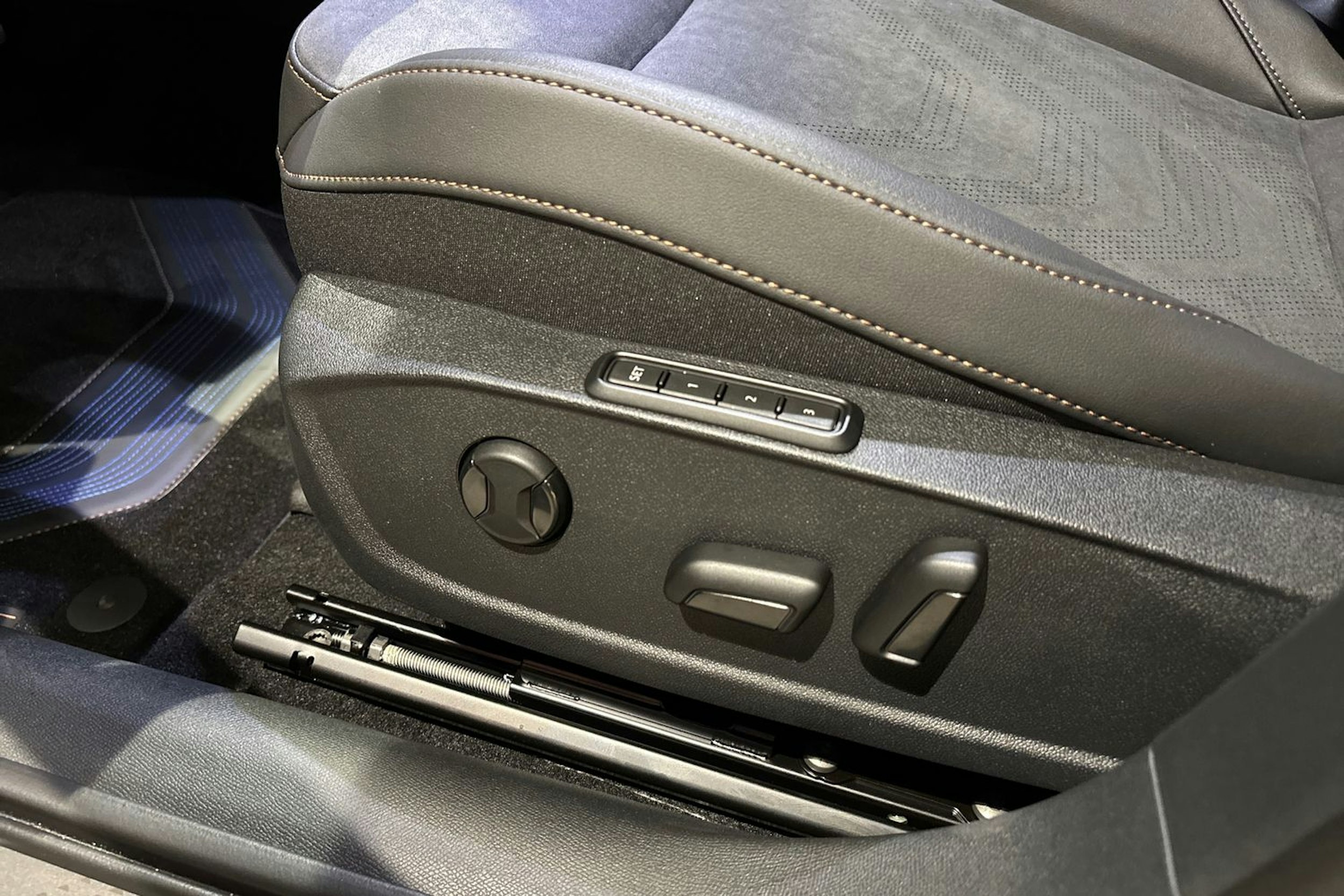 harmaa CUPRA Formentor 2026 kuva 11.