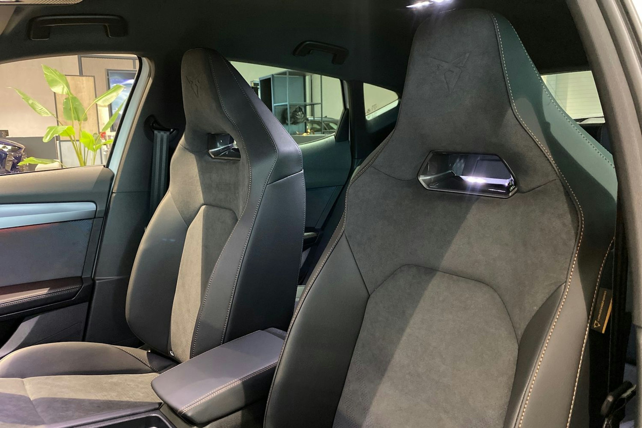 valkoinen CUPRA Formentor 2026 kuva 11.