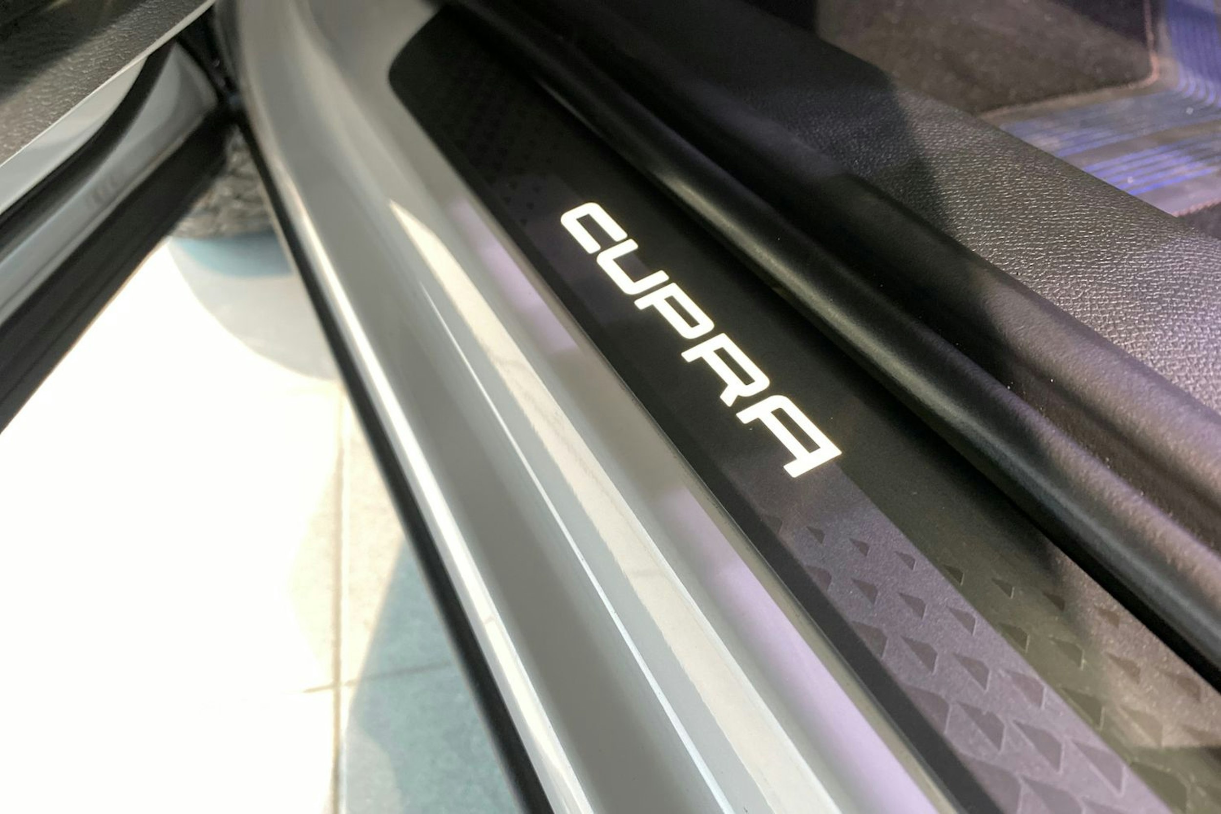 valkoinen CUPRA Formentor 2026 kuva 19.