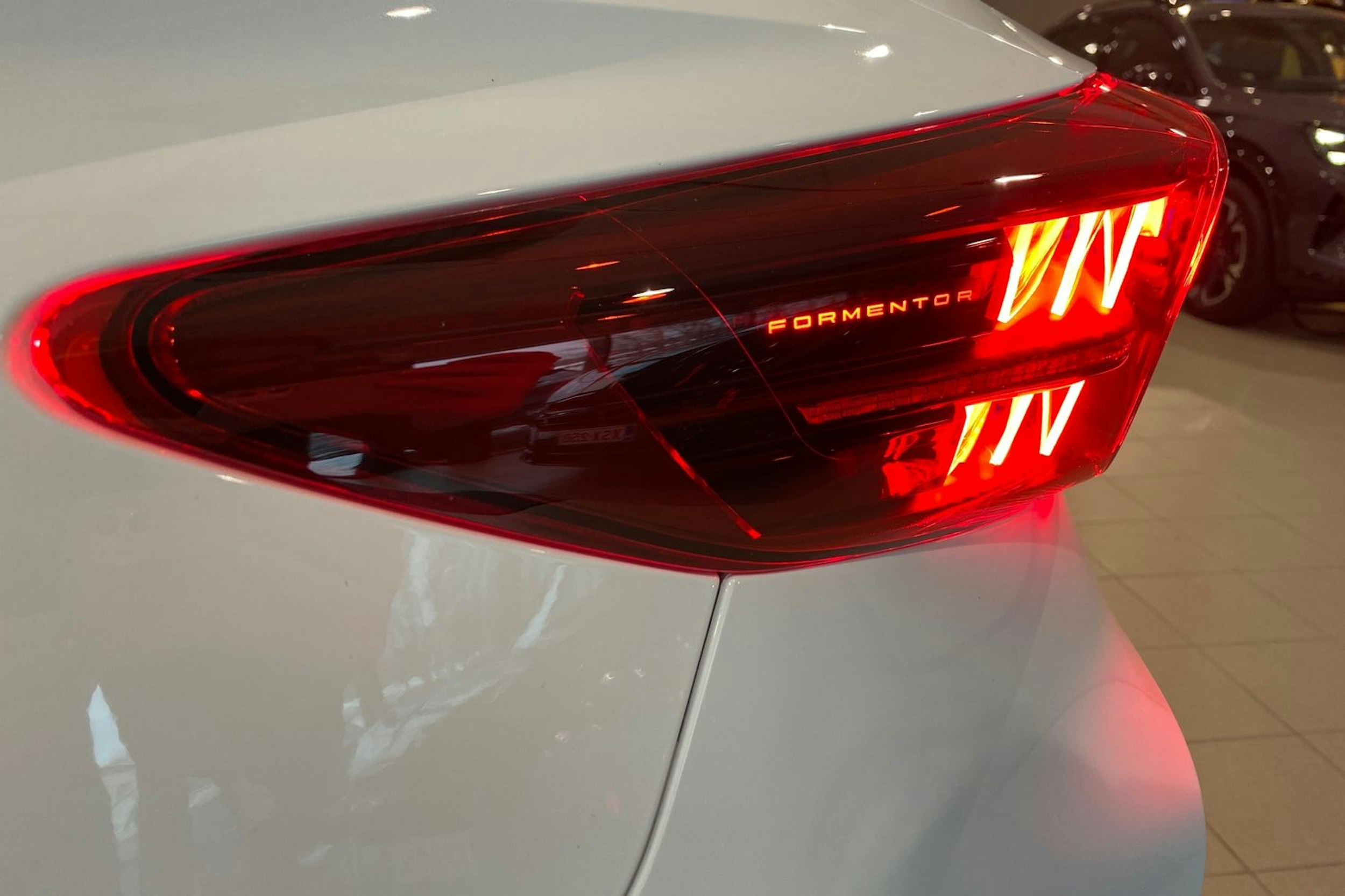 valkoinen CUPRA Formentor 2026 kuva 20.