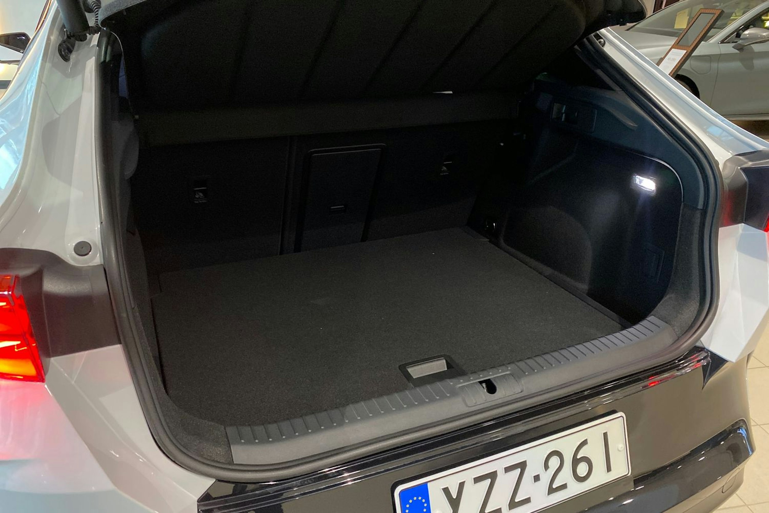 valkoinen CUPRA Formentor 2026 kuva 23.