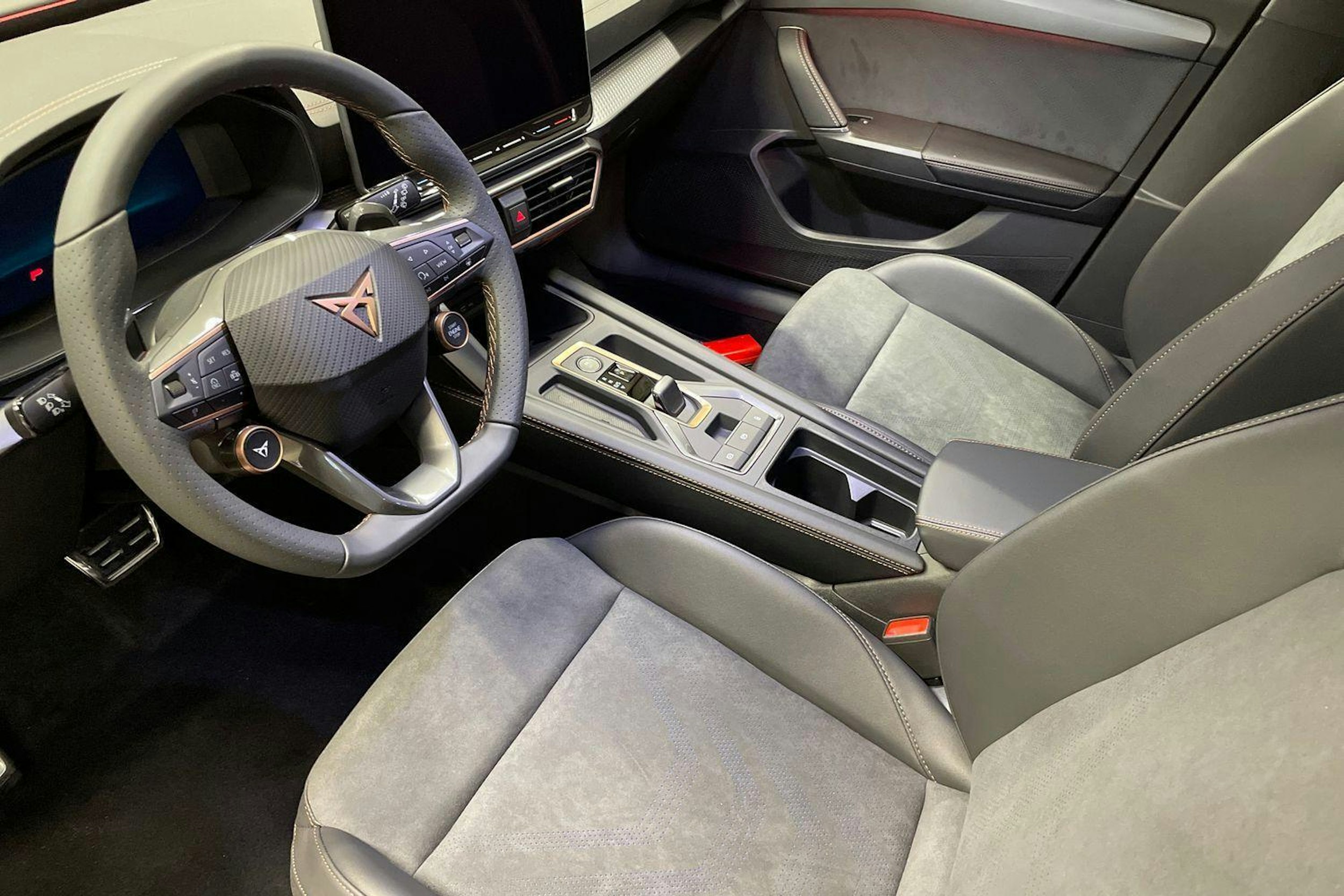 sininen CUPRA Formentor 2026 kuva 12.
