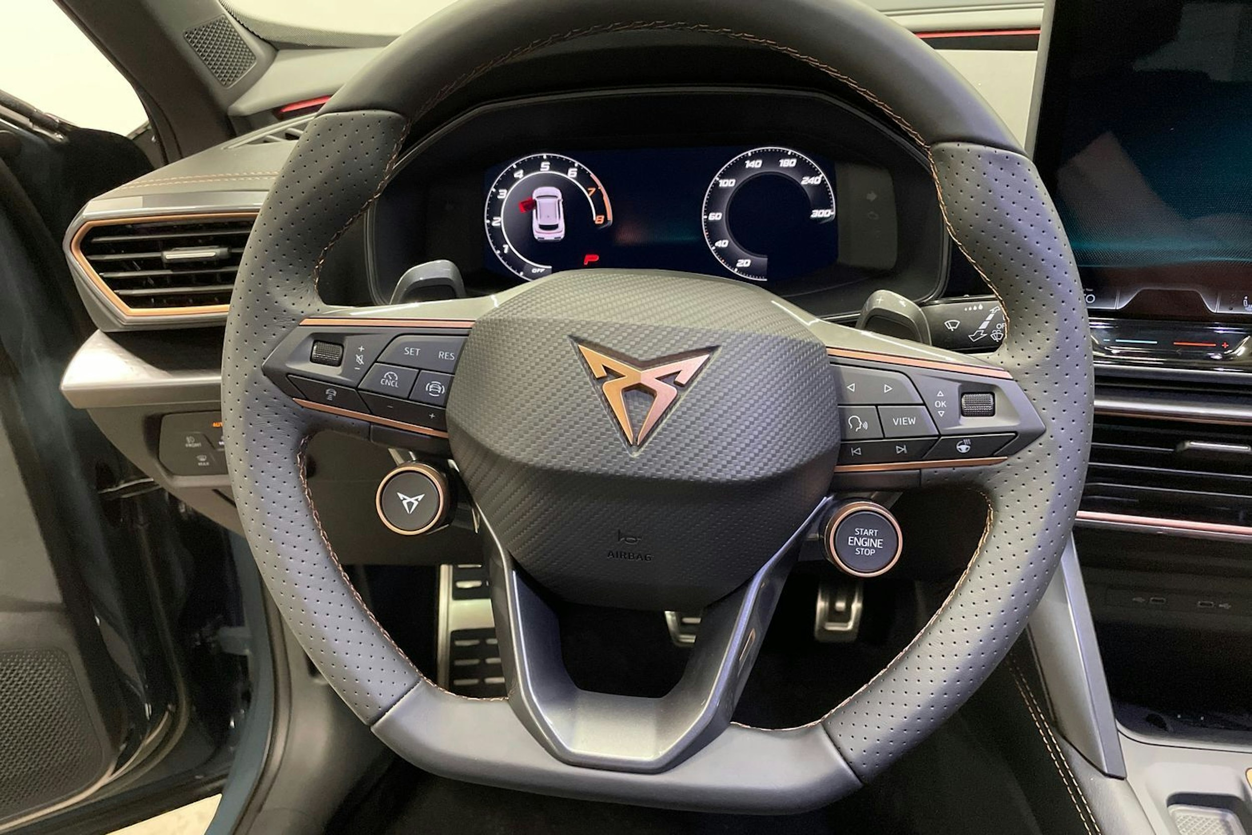 sininen CUPRA Formentor 2026 kuva 15.