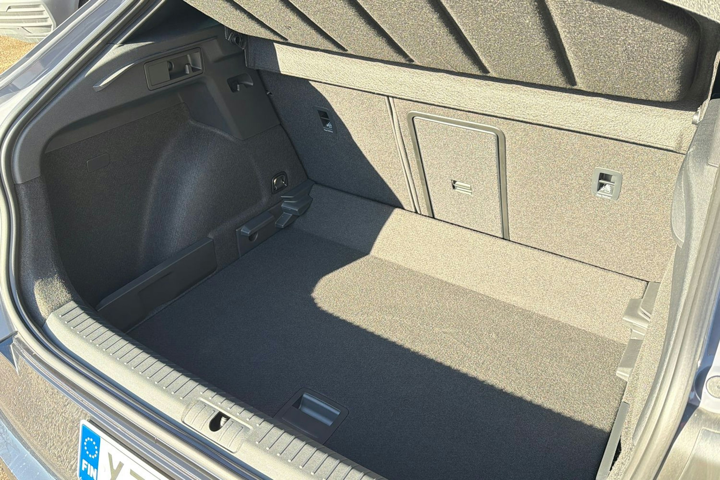 harmaa CUPRA Formentor 2026 kuva 11.