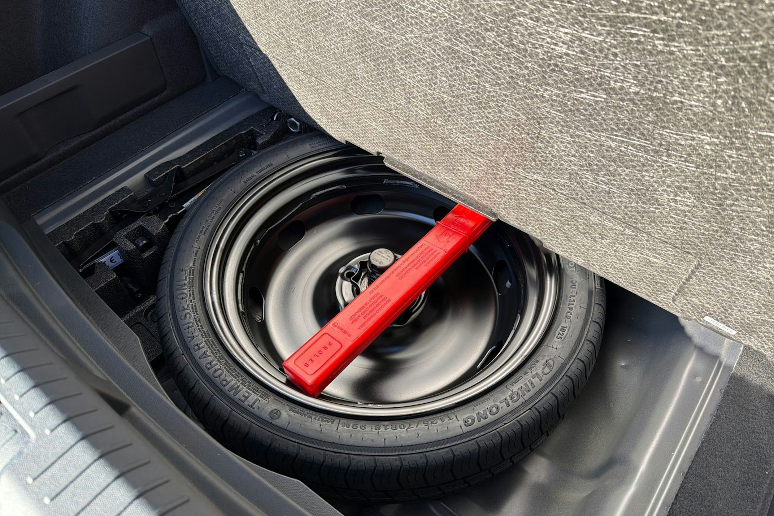 harmaa CUPRA Formentor 2026 kuva 12.