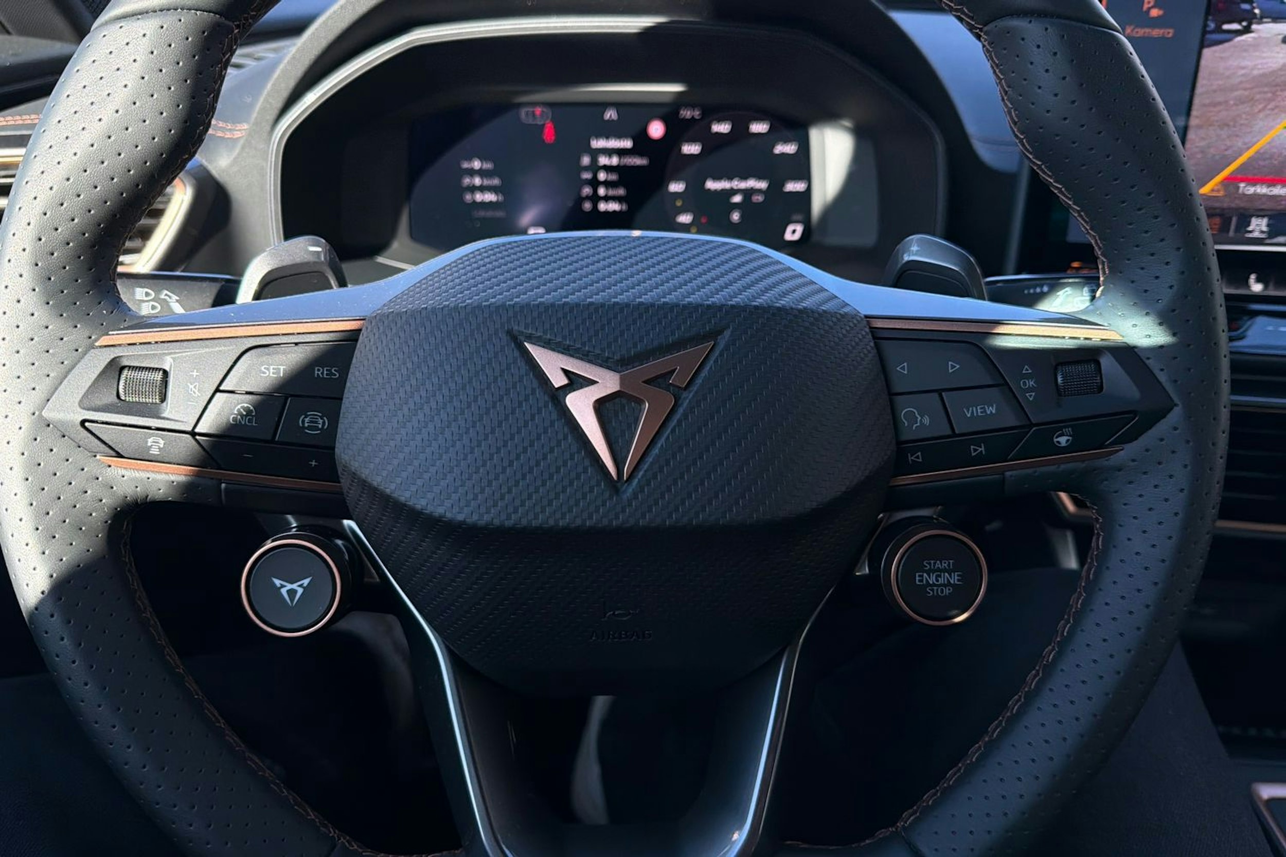 harmaa CUPRA Formentor 2026 kuva 16.