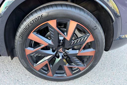 harmaa CUPRA Formentor 2026 kuva 10.