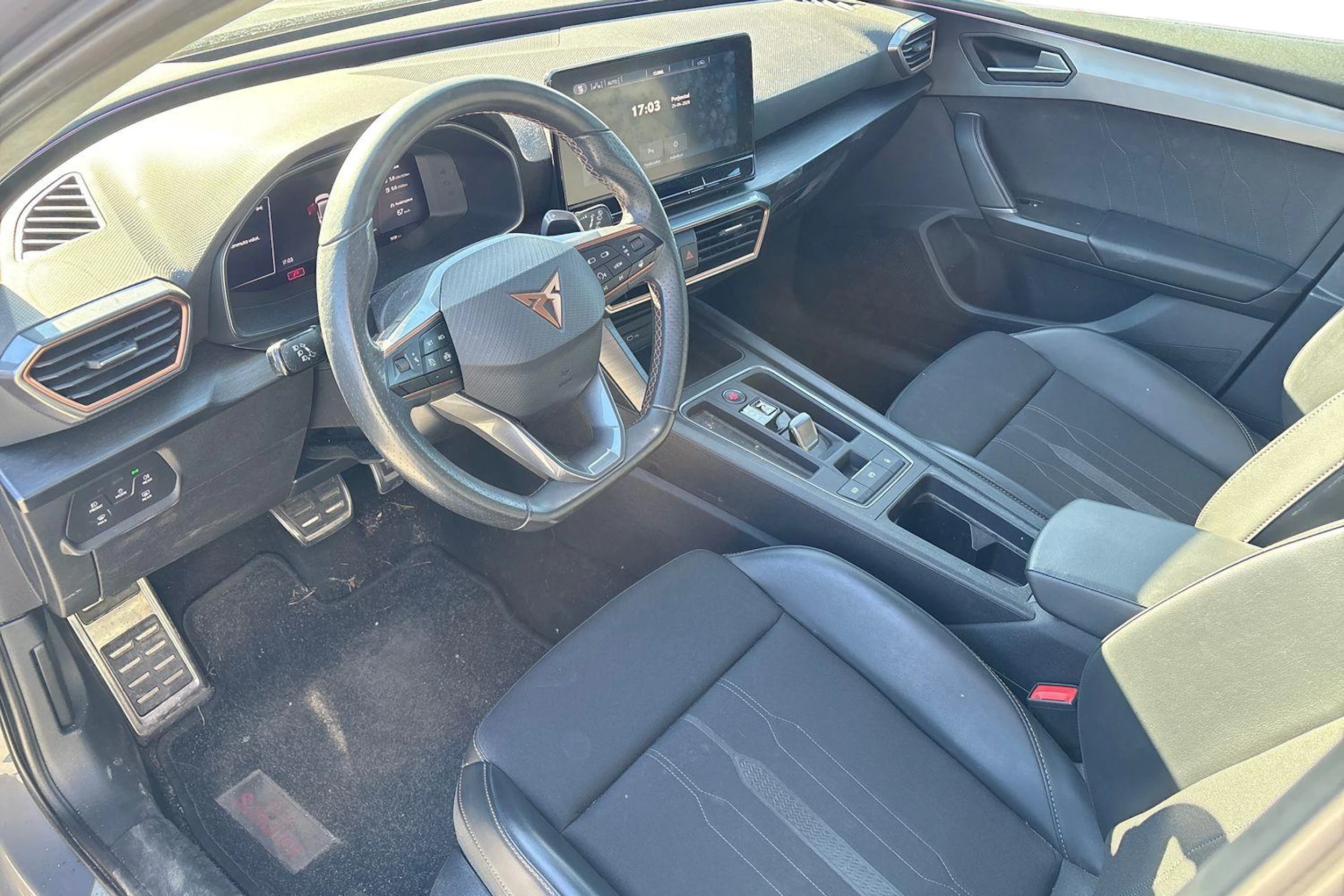 harmaa CUPRA Leon 2021 kuva 3.