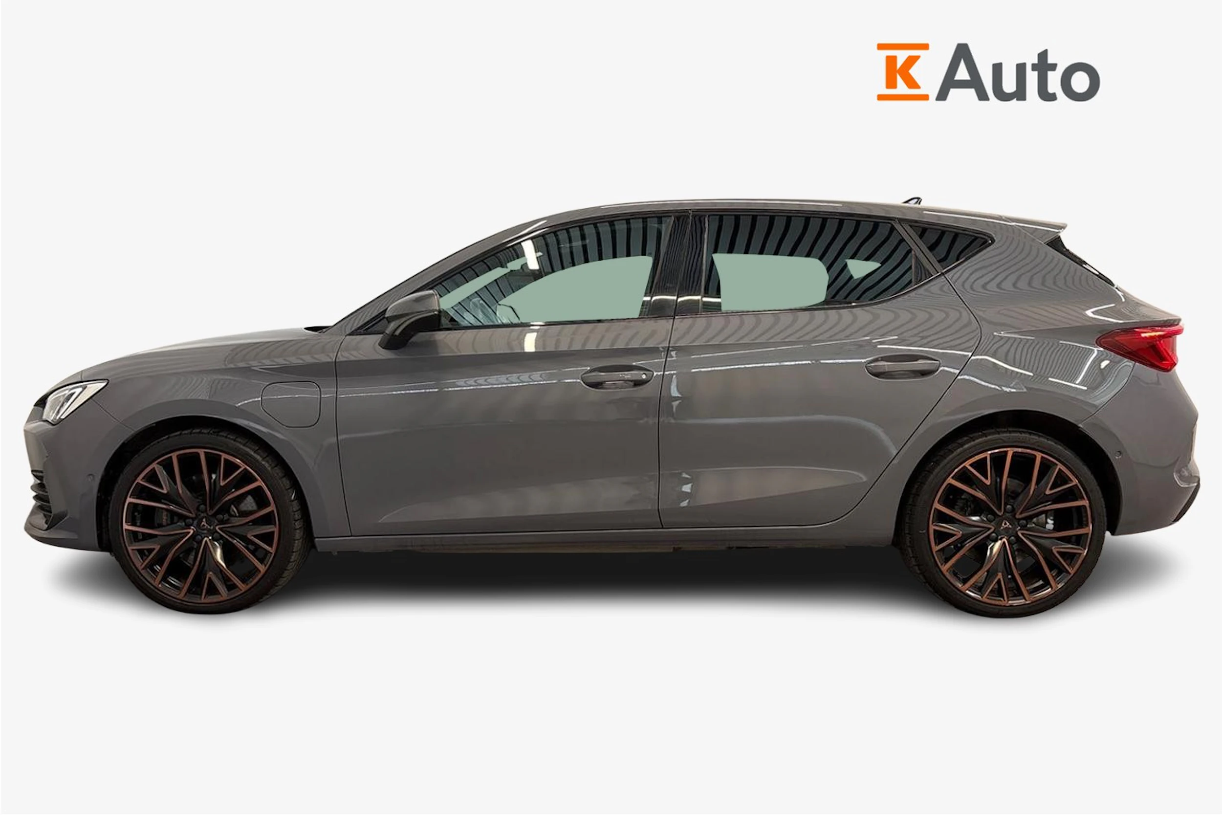 harmaa CUPRA Leon 2021 kuva 7.
