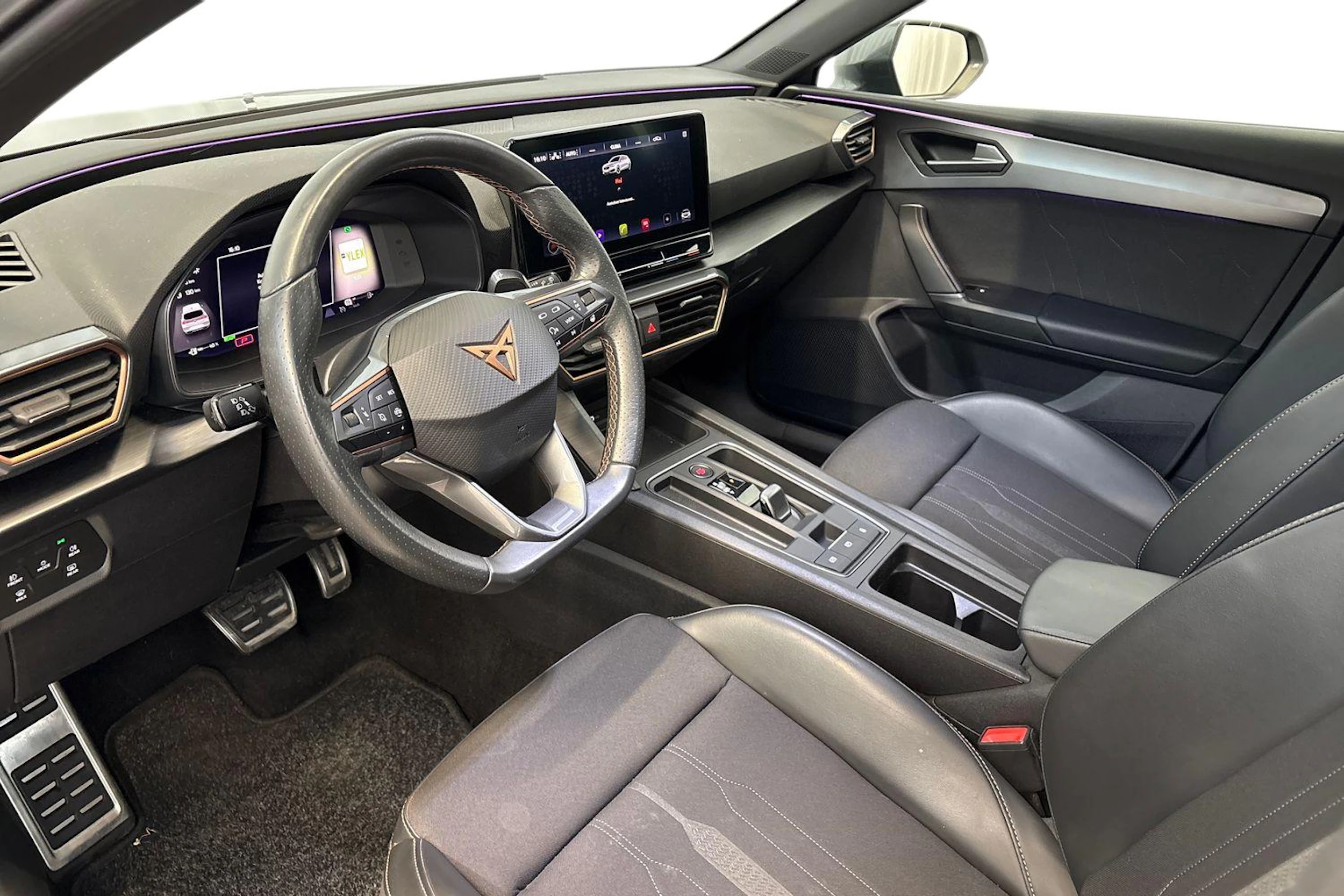 harmaa CUPRA Leon 2021 kuva 8.