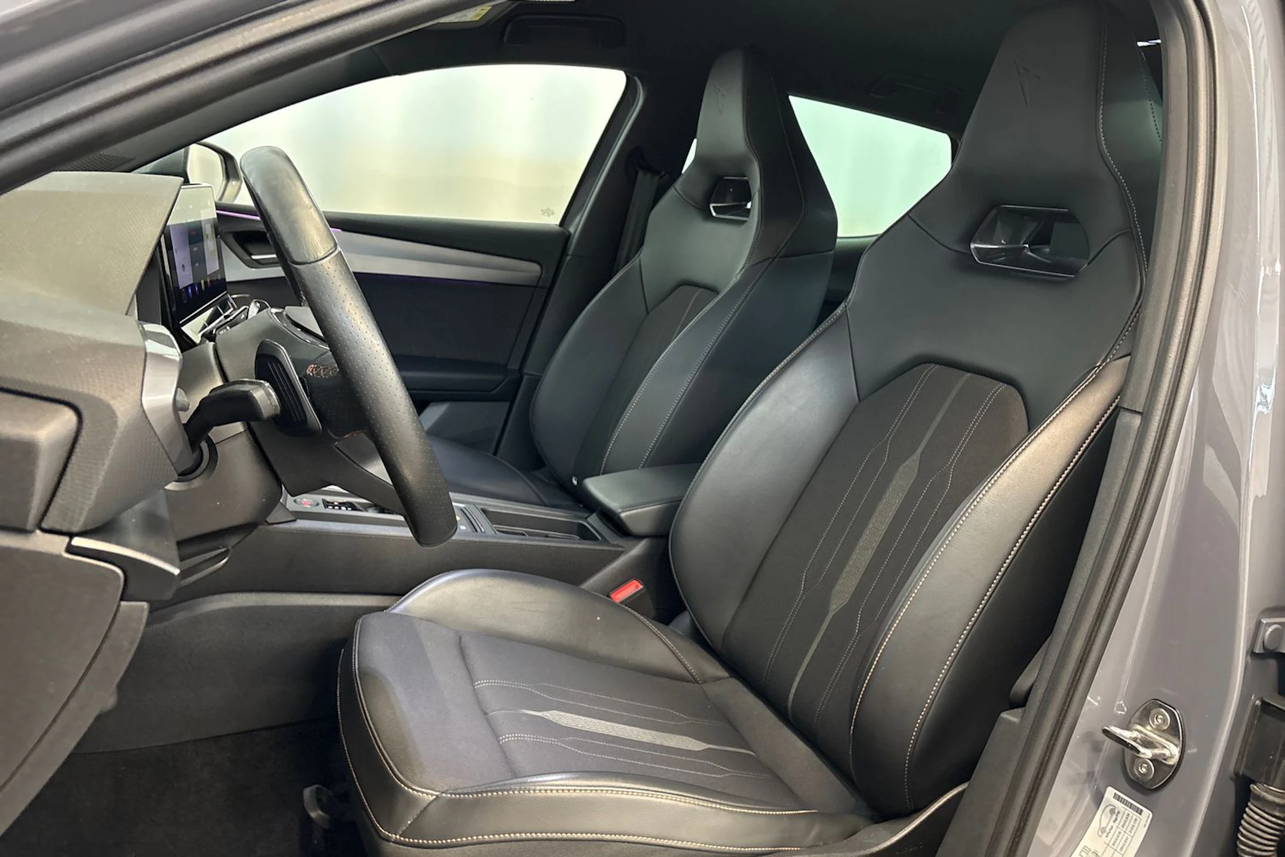 harmaa CUPRA Leon 2021 kuva 15.