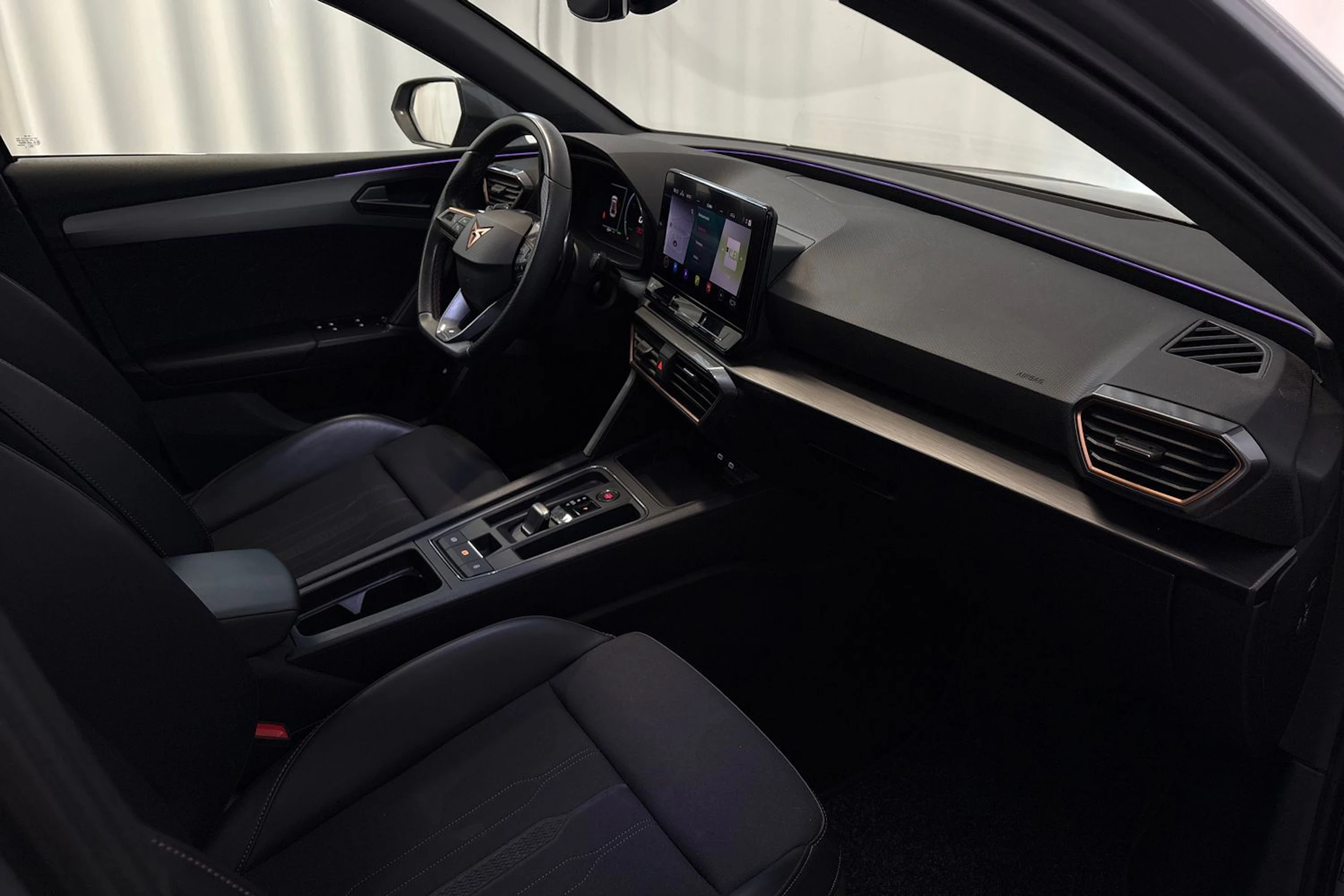 harmaa CUPRA Leon 2021 kuva 16.