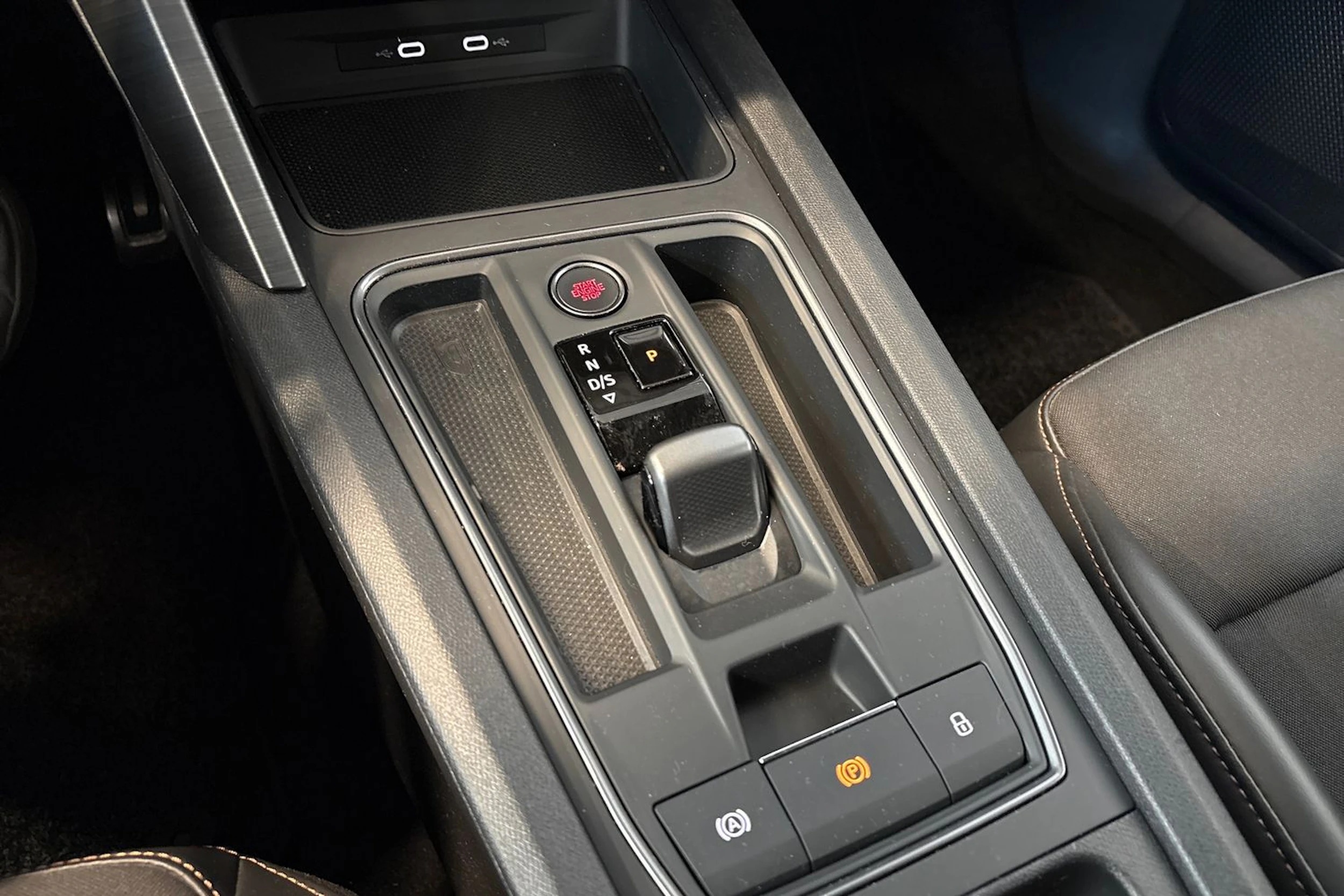 harmaa CUPRA Leon 2021 kuva 27.