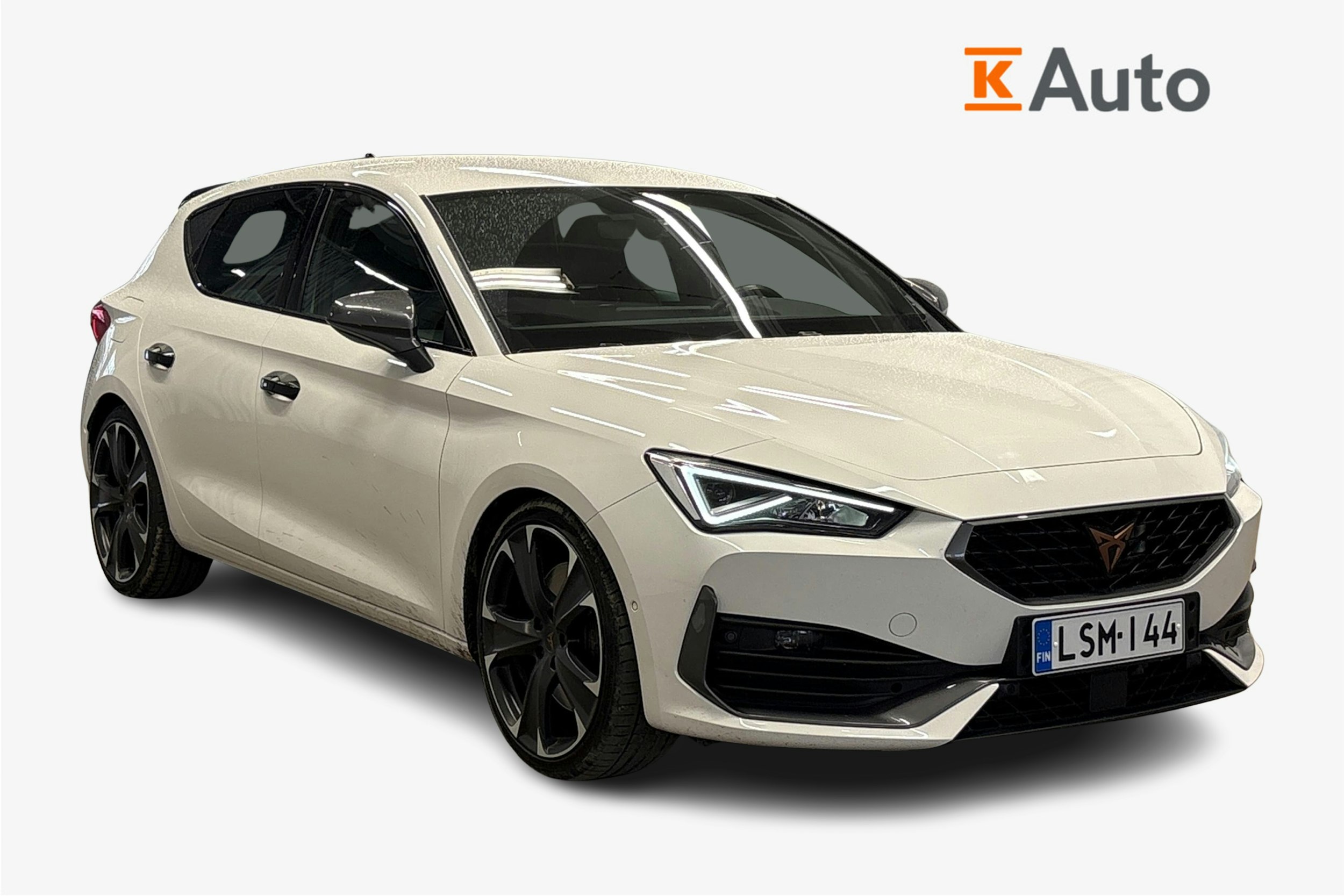valkoinen CUPRA Leon 2021 kuva 1.