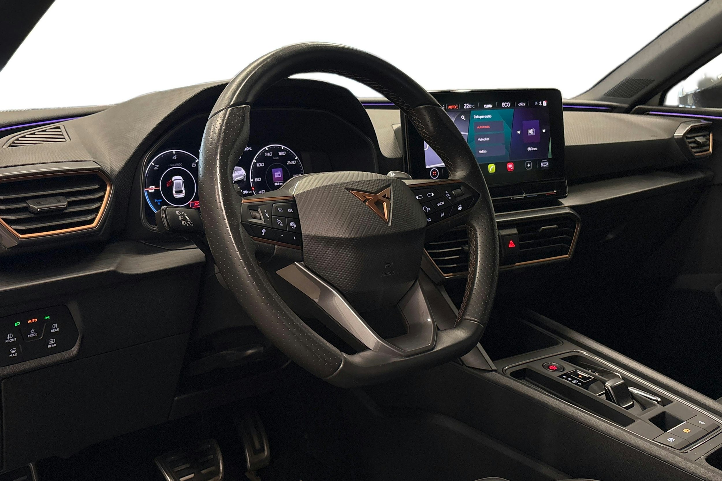 valkoinen CUPRA Leon 2021 kuva 3.